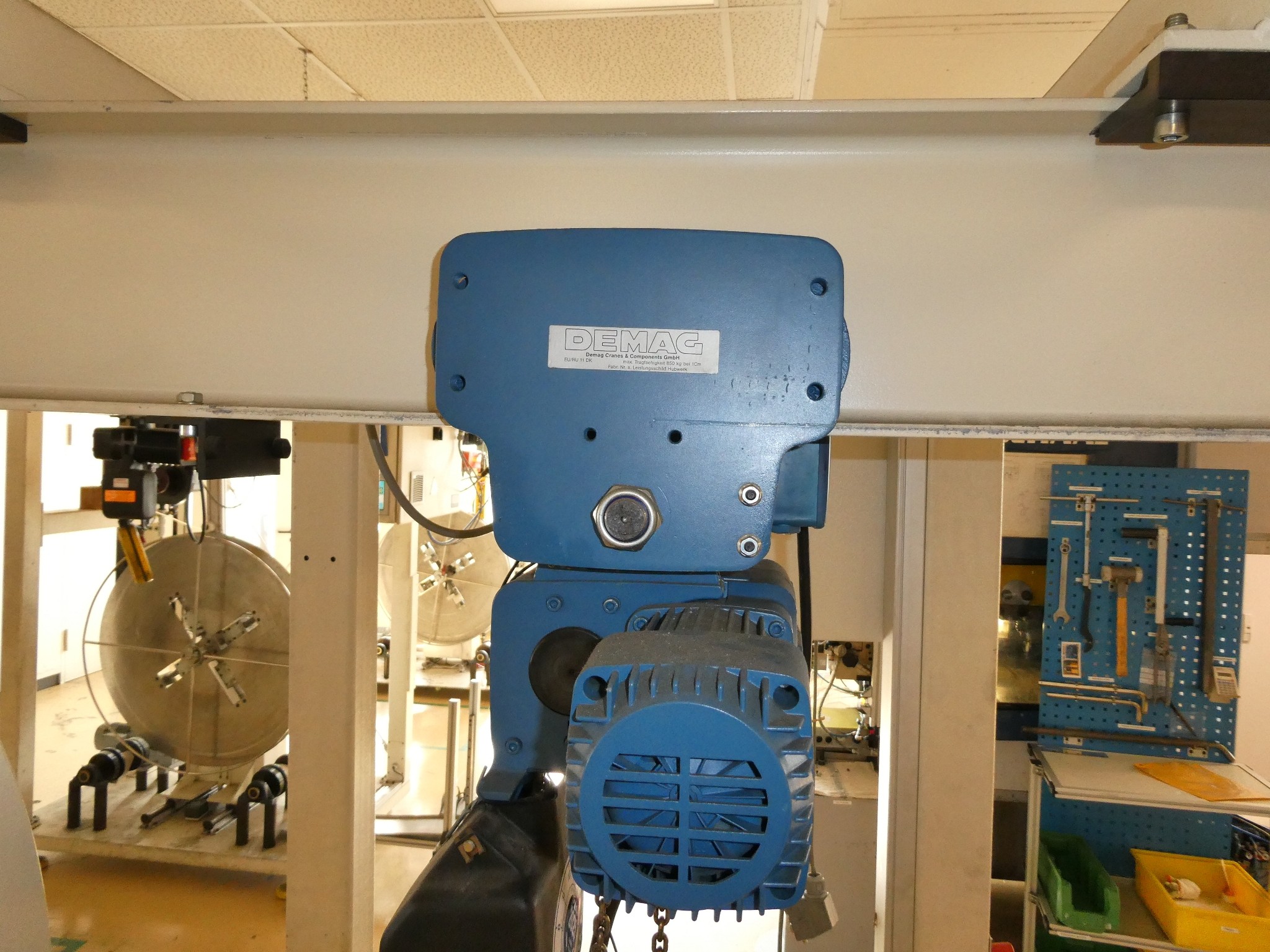 2 aukcje internetowe narzędzi, wykrawarek i urządzeń peryferyjnych-23