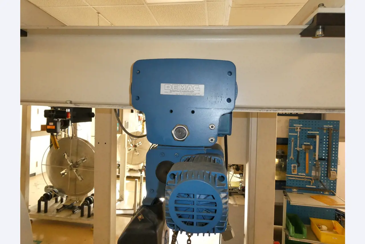 2 Online auctions of tools, punching machines and peripherals-23