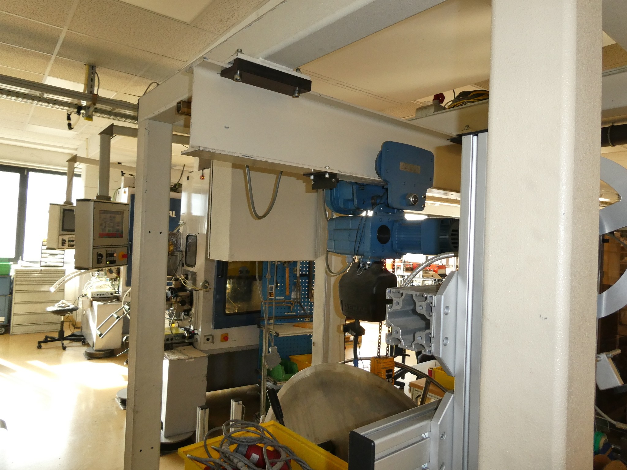 2 aukcje internetowe narzędzi, wykrawarek i urządzeń peryferyjnych-24