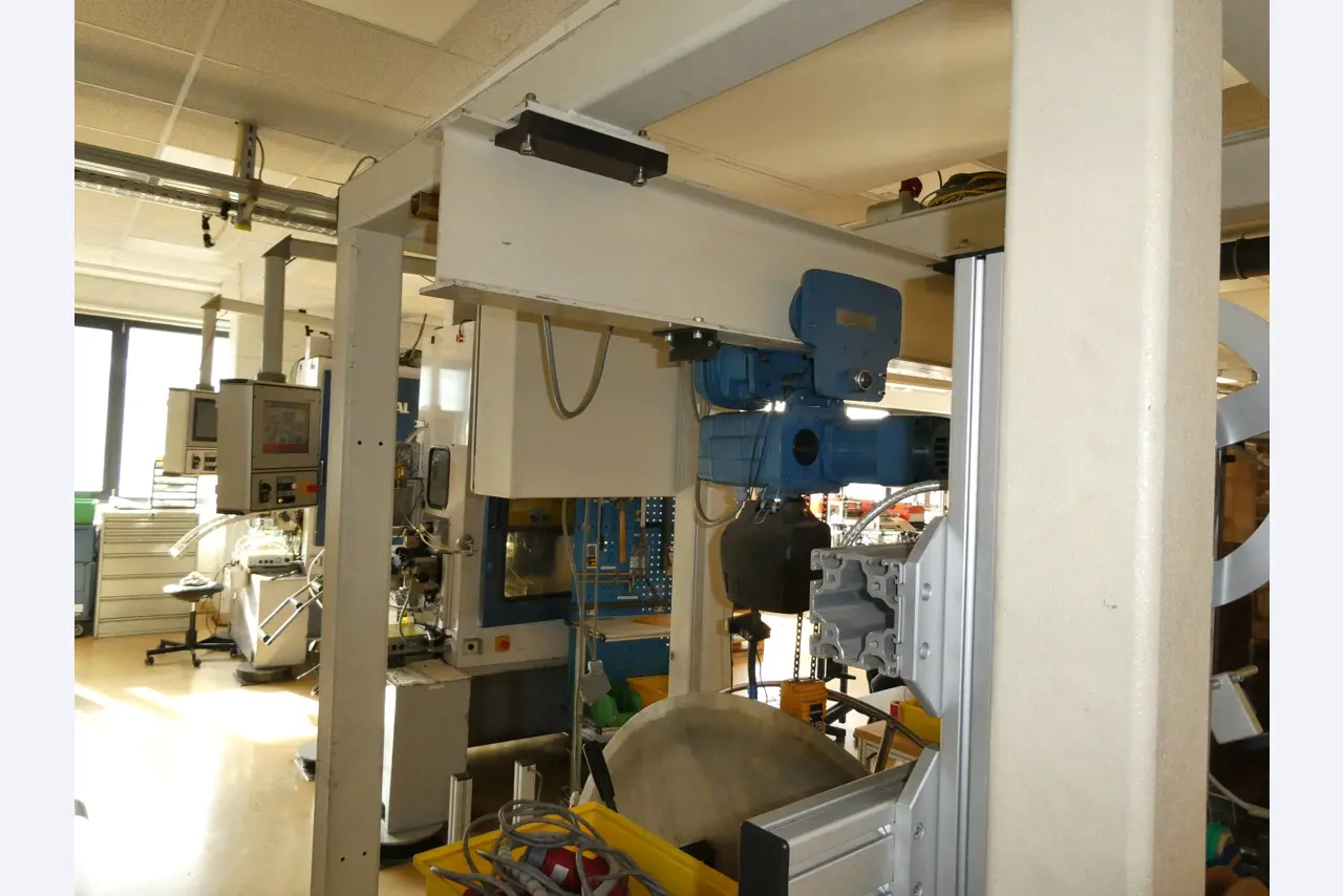 2 Online auctions of tools, punching machines and peripherals-24