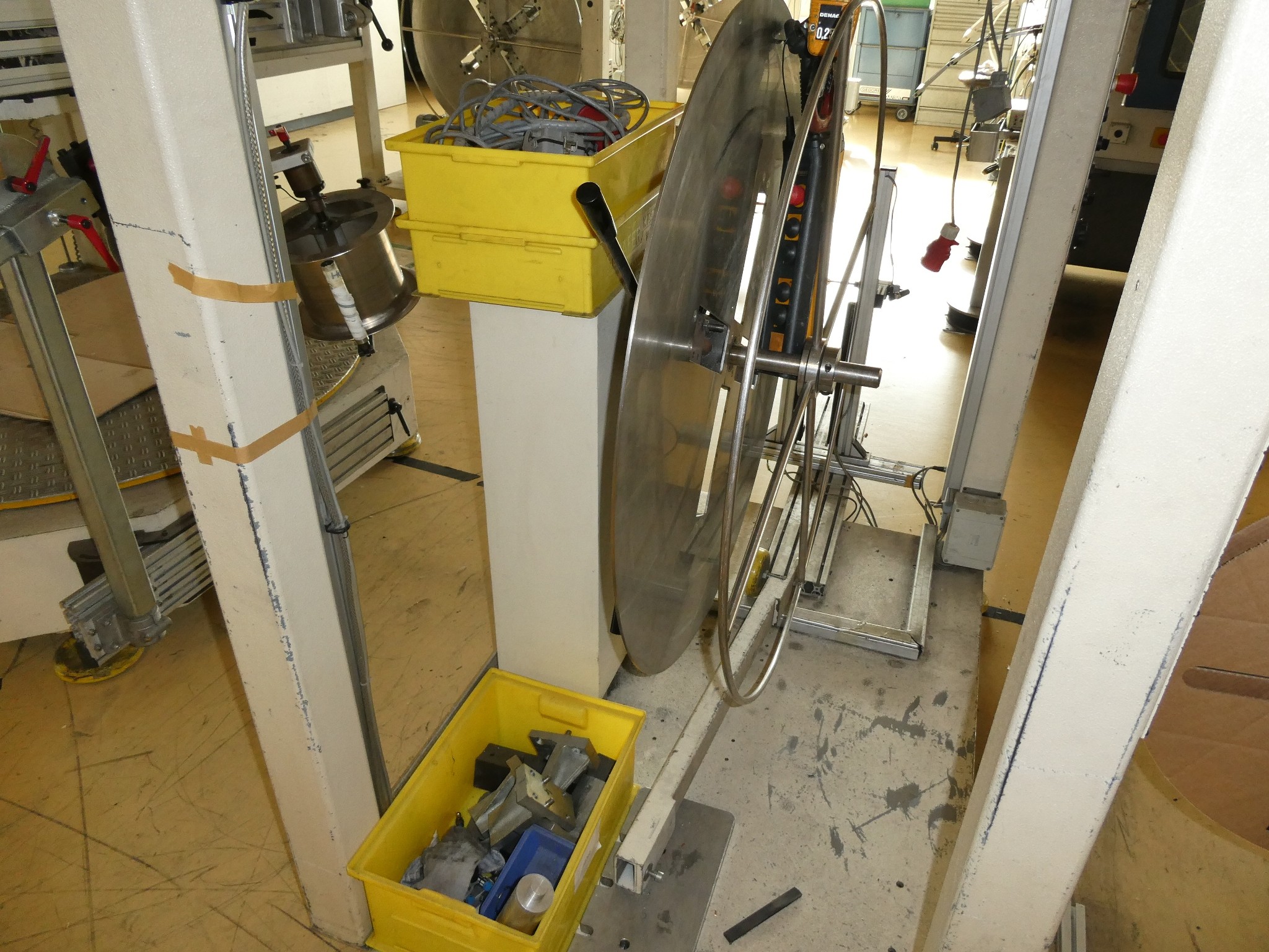 2 aukcje internetowe narzędzi, wykrawarek i urządzeń peryferyjnych-25