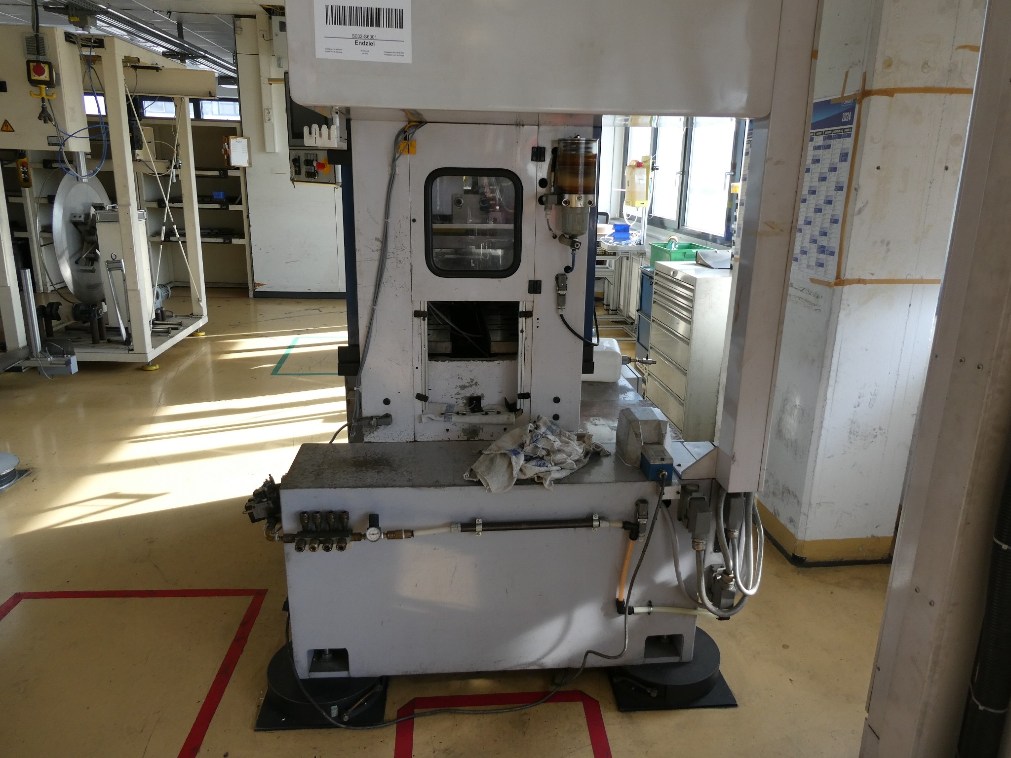 2 aukcje internetowe narzędzi, wykrawarek i urządzeń peryferyjnych-2