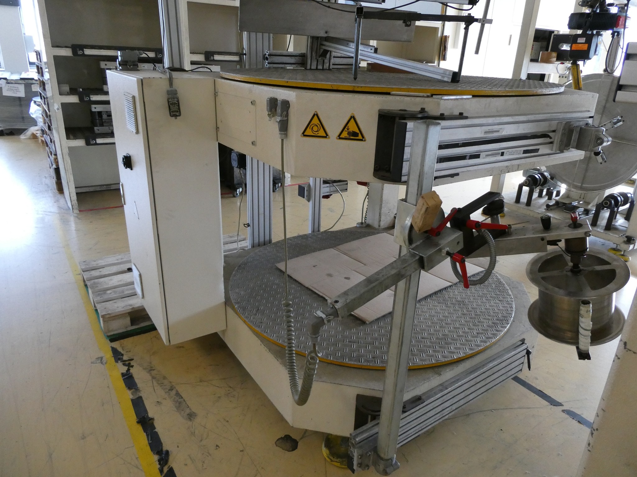 2 aukcje internetowe narzędzi, wykrawarek i urządzeń peryferyjnych-30