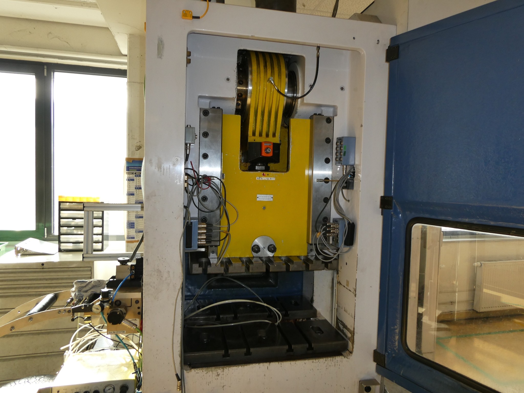 2 aukcje internetowe narzędzi, wykrawarek i urządzeń peryferyjnych-4