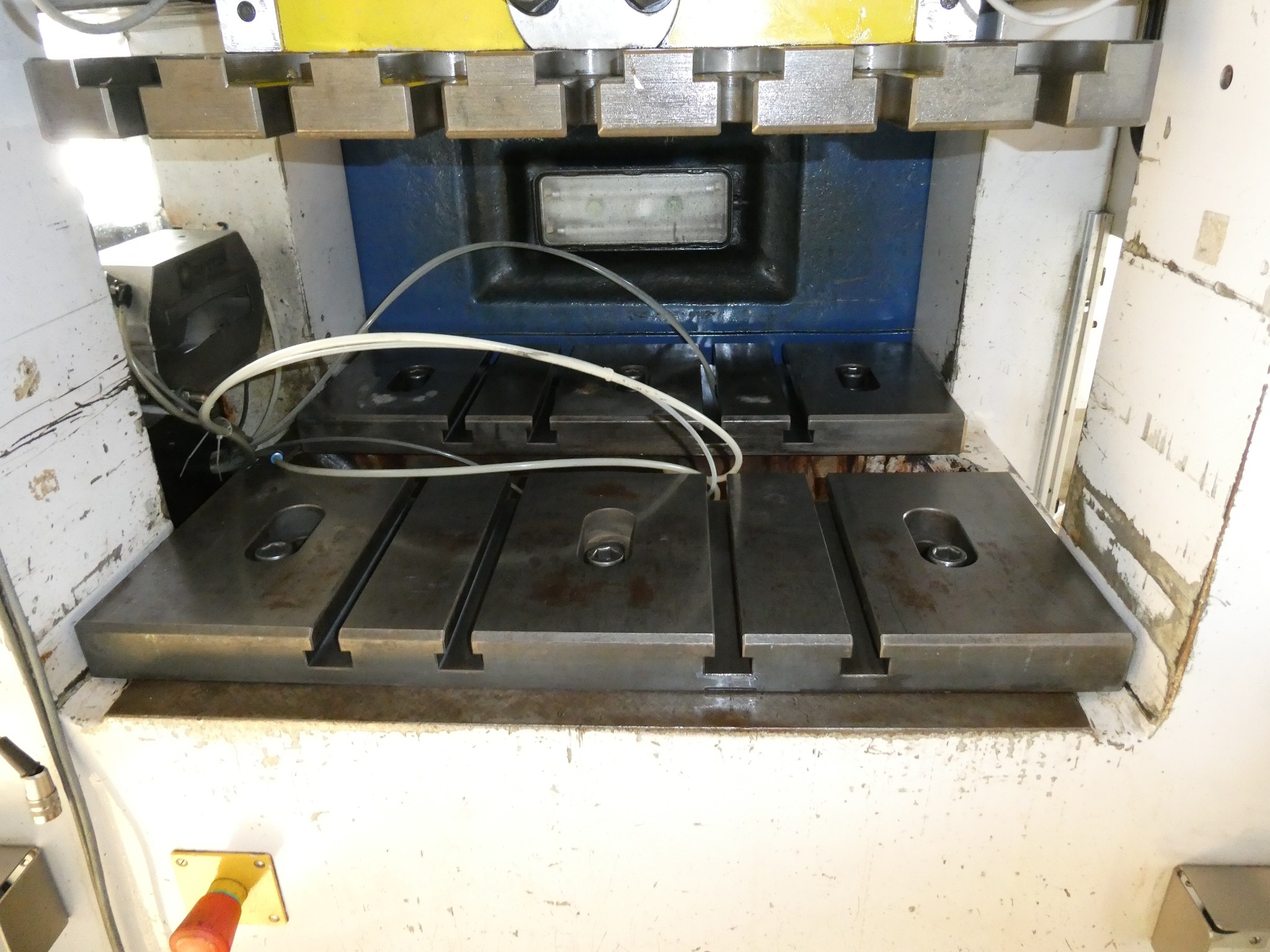 2 aukcje internetowe narzędzi, wykrawarek i urządzeń peryferyjnych-5