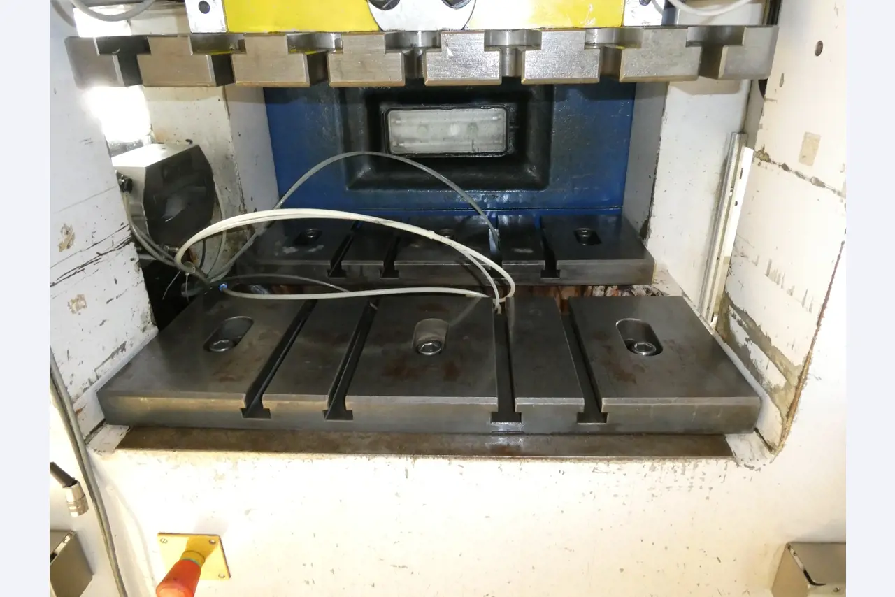 2 Online auctions of tools, punching machines and peripherals-5