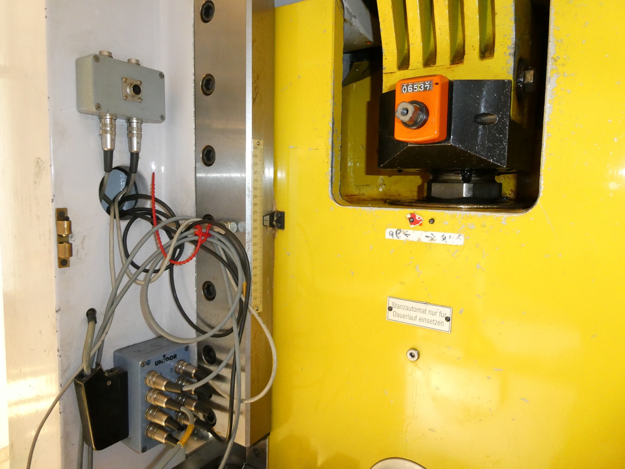 2 aukcje internetowe narzędzi, wykrawarek i urządzeń peryferyjnych-6