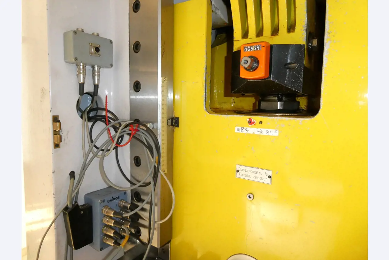 2 Online auctions of tools, punching machines and peripherals-6