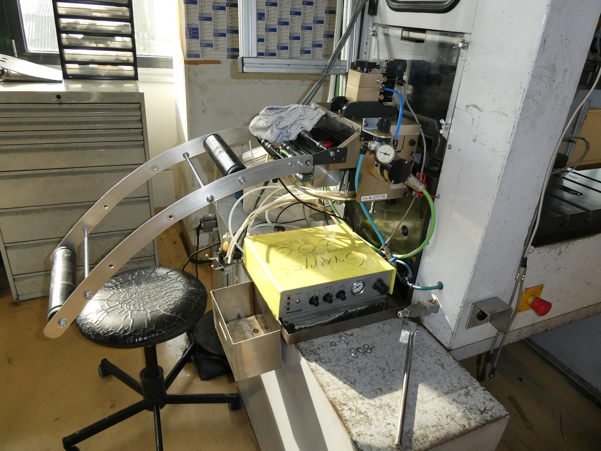 2 aukcje internetowe narzędzi, wykrawarek i urządzeń peryferyjnych-7