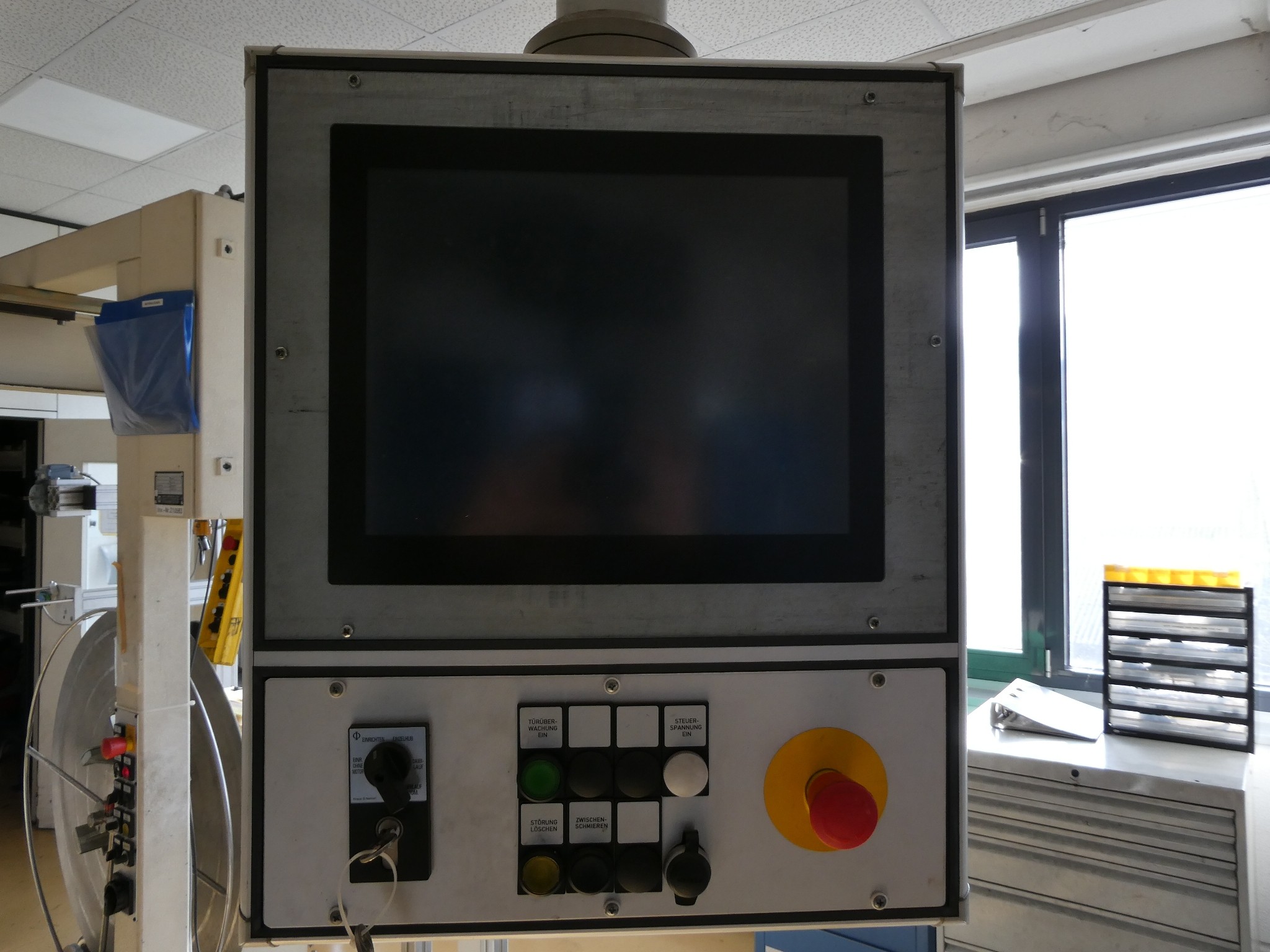 2 aukcje internetowe narzędzi, wykrawarek i urządzeń peryferyjnych-8