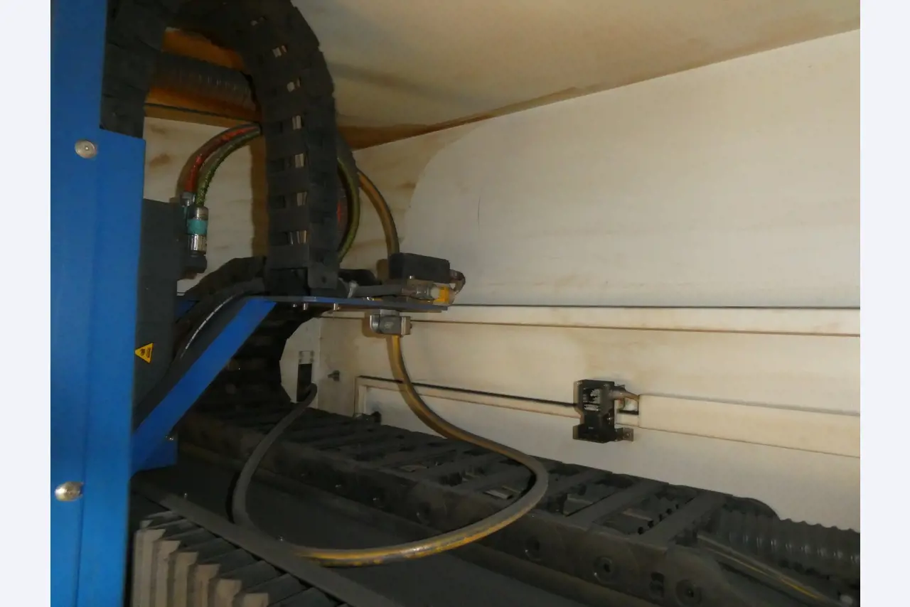 2 Online auctions of tools, punching machines and peripherals-8