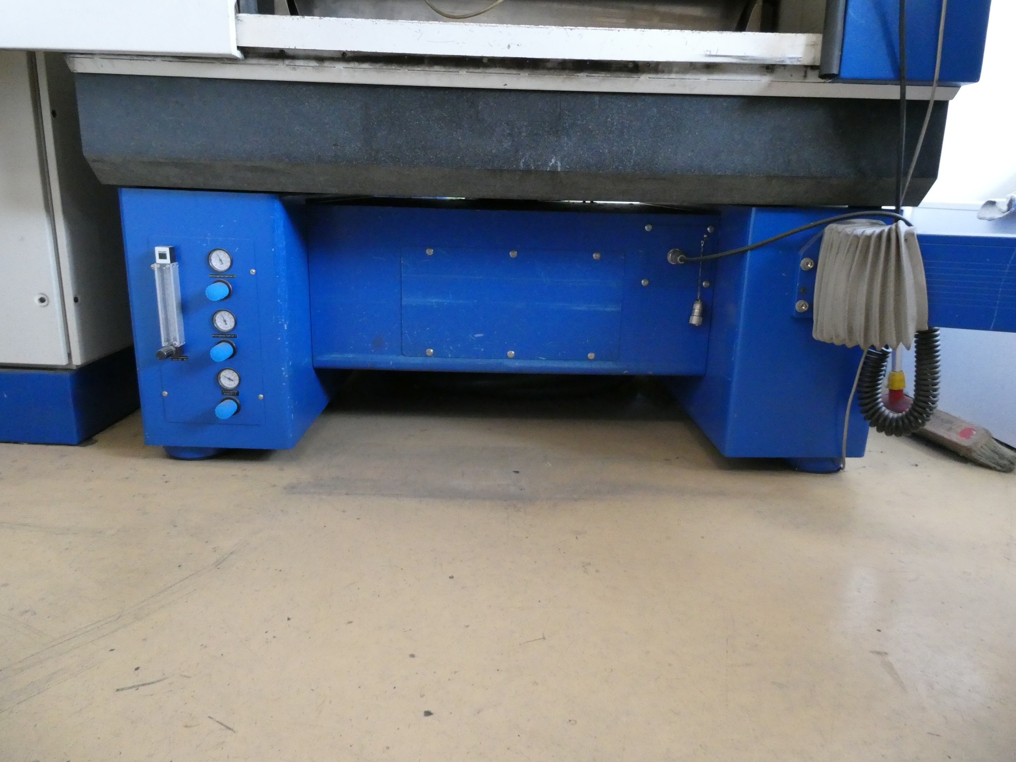 2 online aukce nářadí, děrovacích strojů a periferií-9