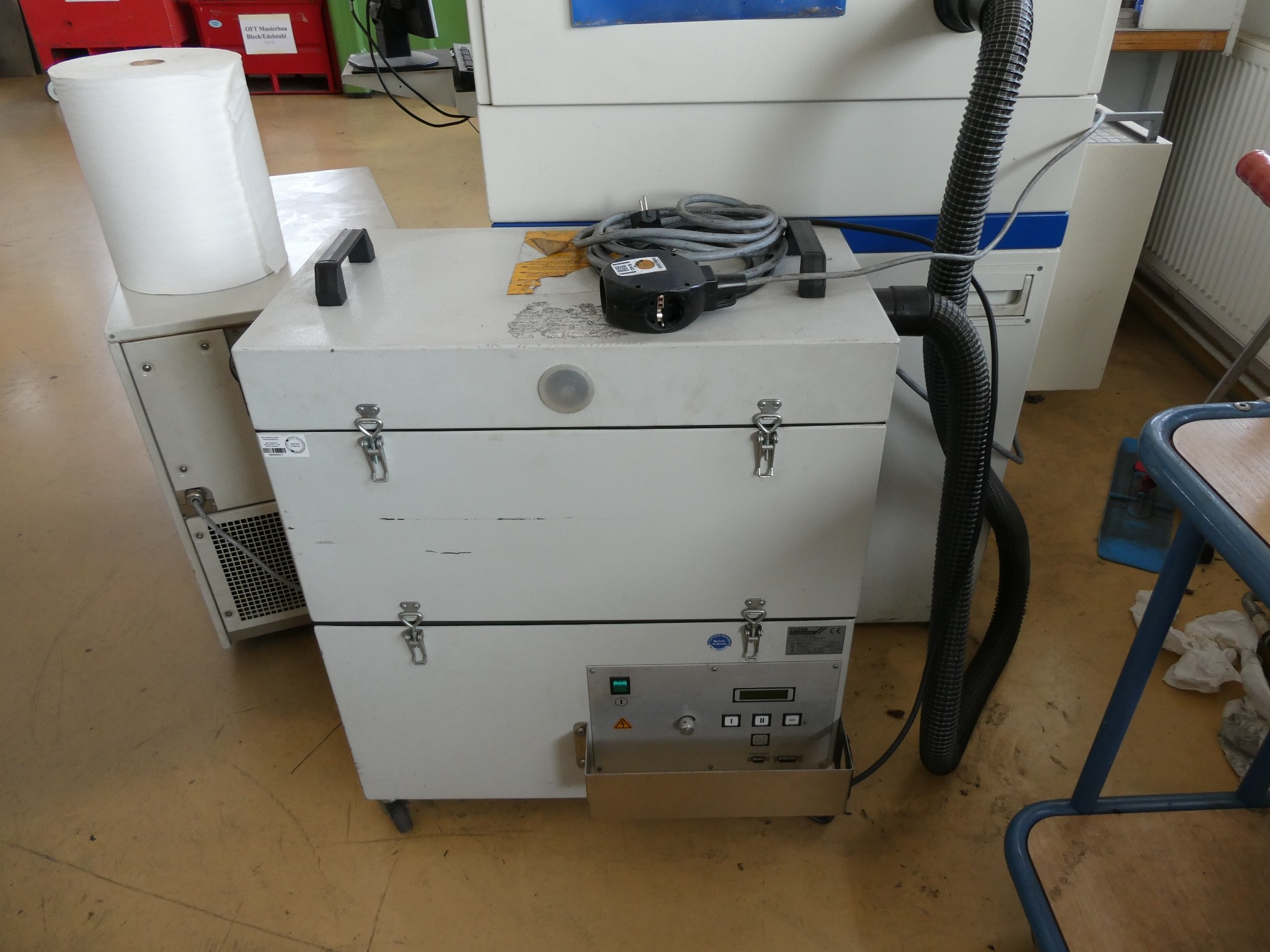 2 aukcje internetowe narzędzi, wykrawarek i urządzeń peryferyjnych-12