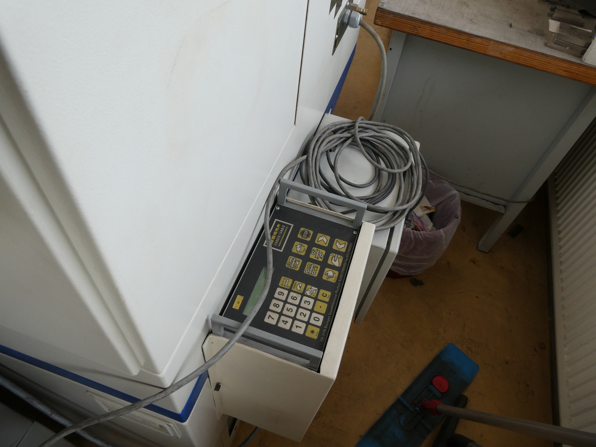 2 aukcje internetowe narzędzi, wykrawarek i urządzeń peryferyjnych-13