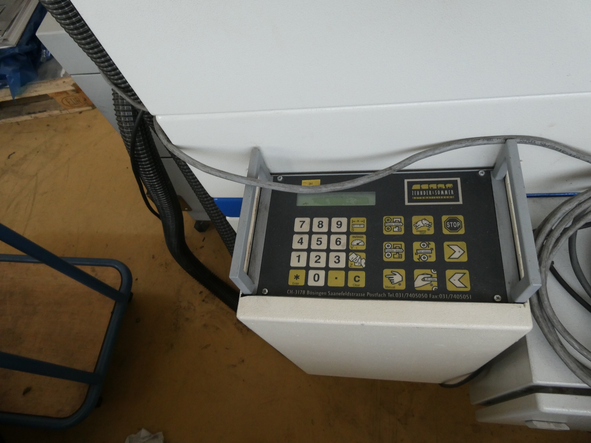 2 aukcje internetowe narzędzi, wykrawarek i urządzeń peryferyjnych-14