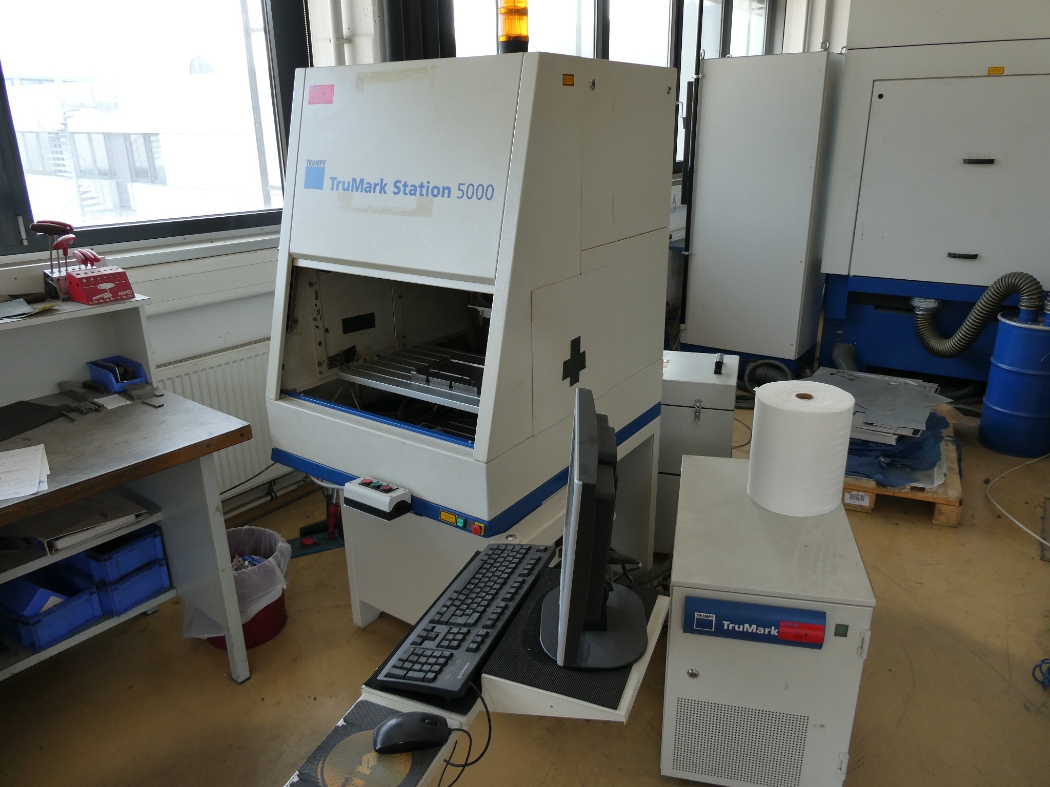 2 aukcje internetowe narzędzi, wykrawarek i urządzeń peryferyjnych-1