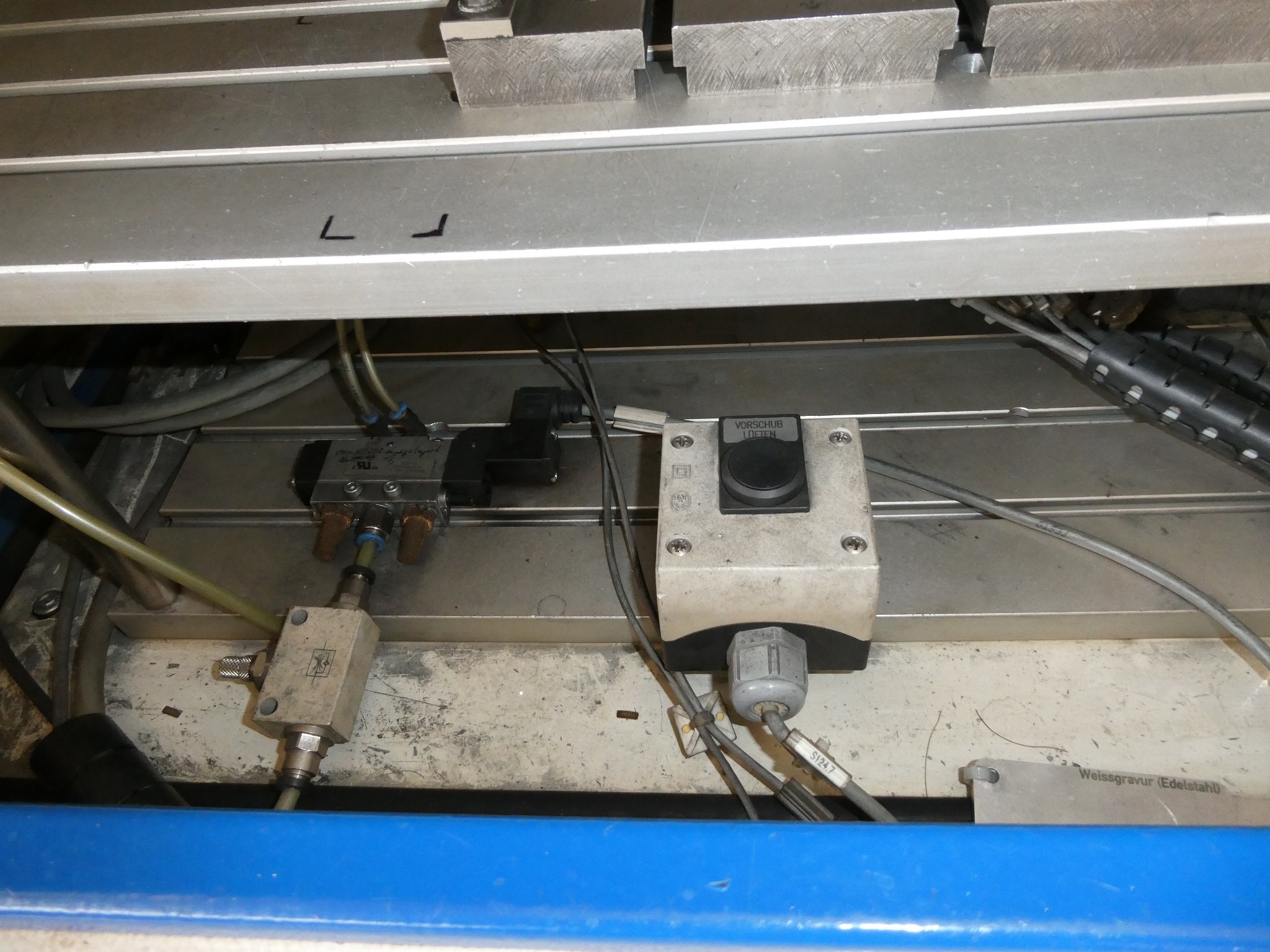 2 aukcje internetowe narzędzi, wykrawarek i urządzeń peryferyjnych-6