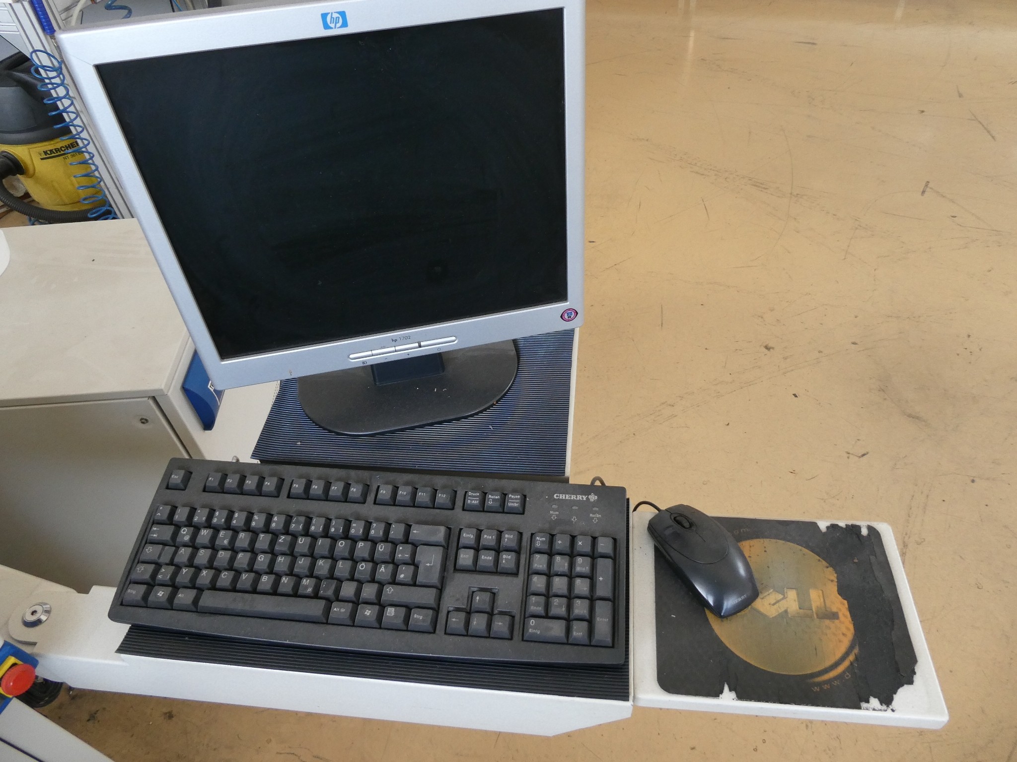 2 aukcje internetowe narzędzi, wykrawarek i urządzeń peryferyjnych-7