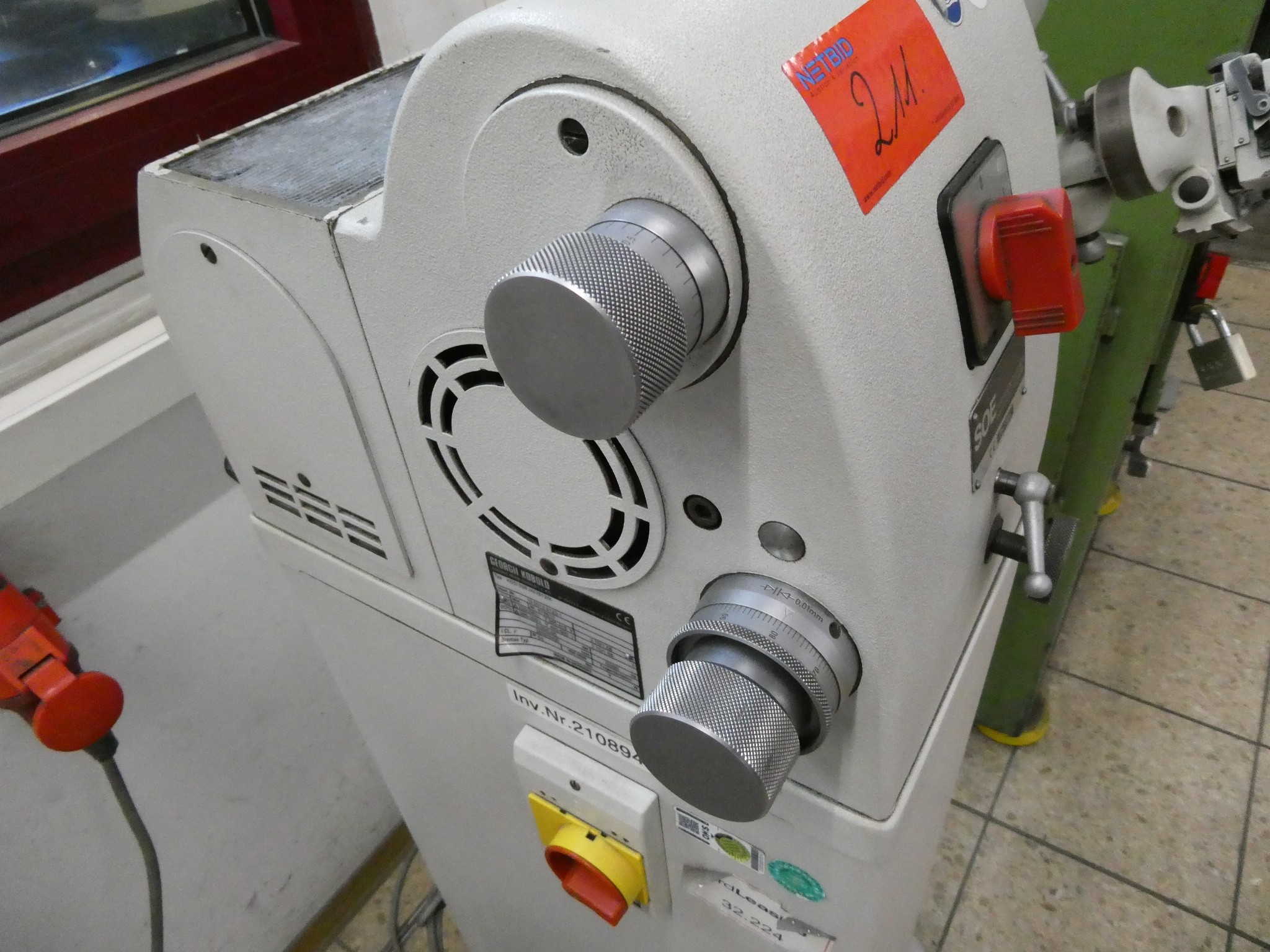 2 aukcje internetowe narzędzi, wykrawarek i urządzeń peryferyjnych-2