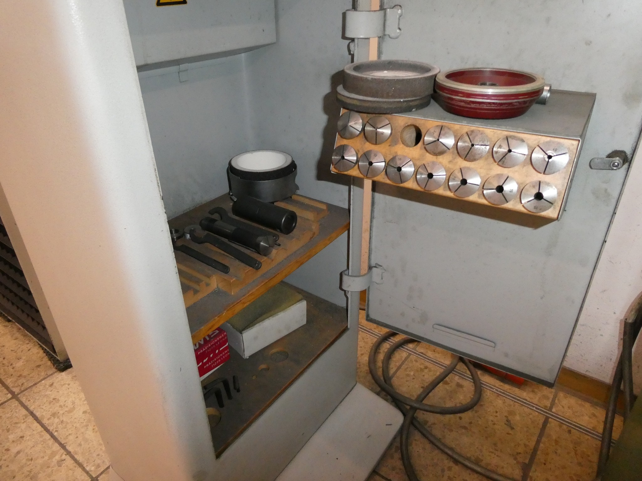 2 aukcje internetowe narzędzi, wykrawarek i urządzeń peryferyjnych-3