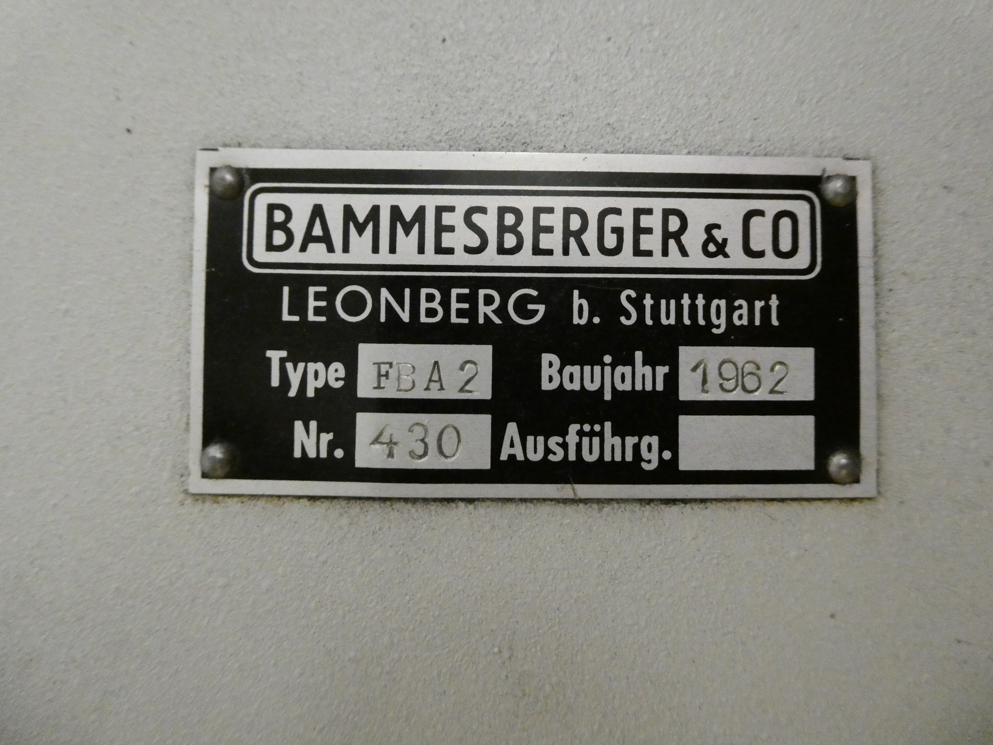 2 online aukce nářadí, děrovacích strojů a periferií-5