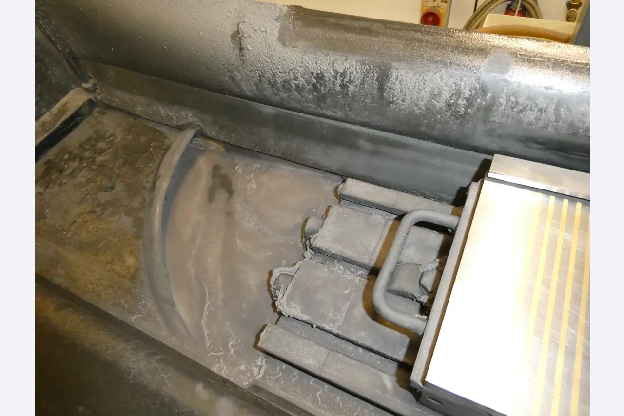 2 Online auctions of tools, punching machines and peripherals-10