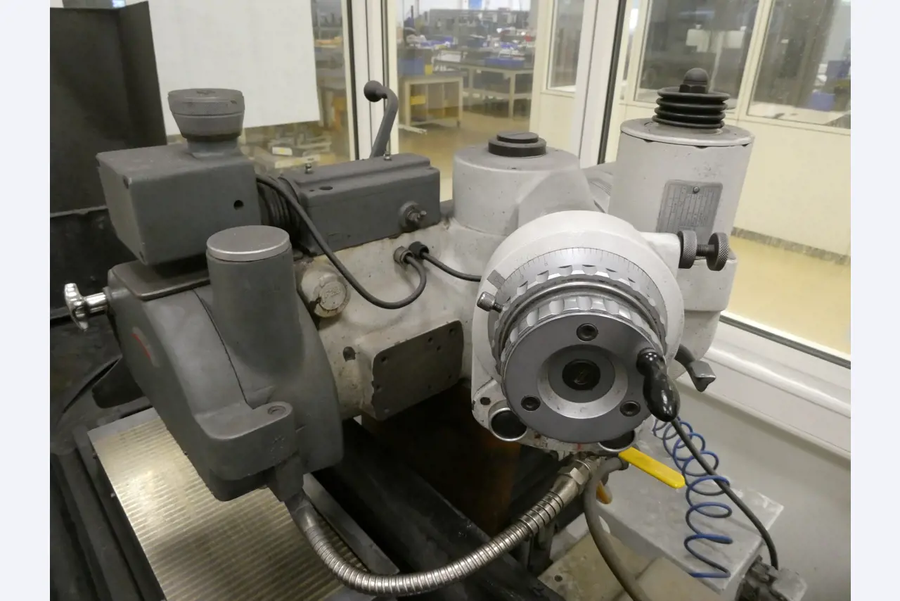 2 Online auctions of tools, punching machines and peripherals-5