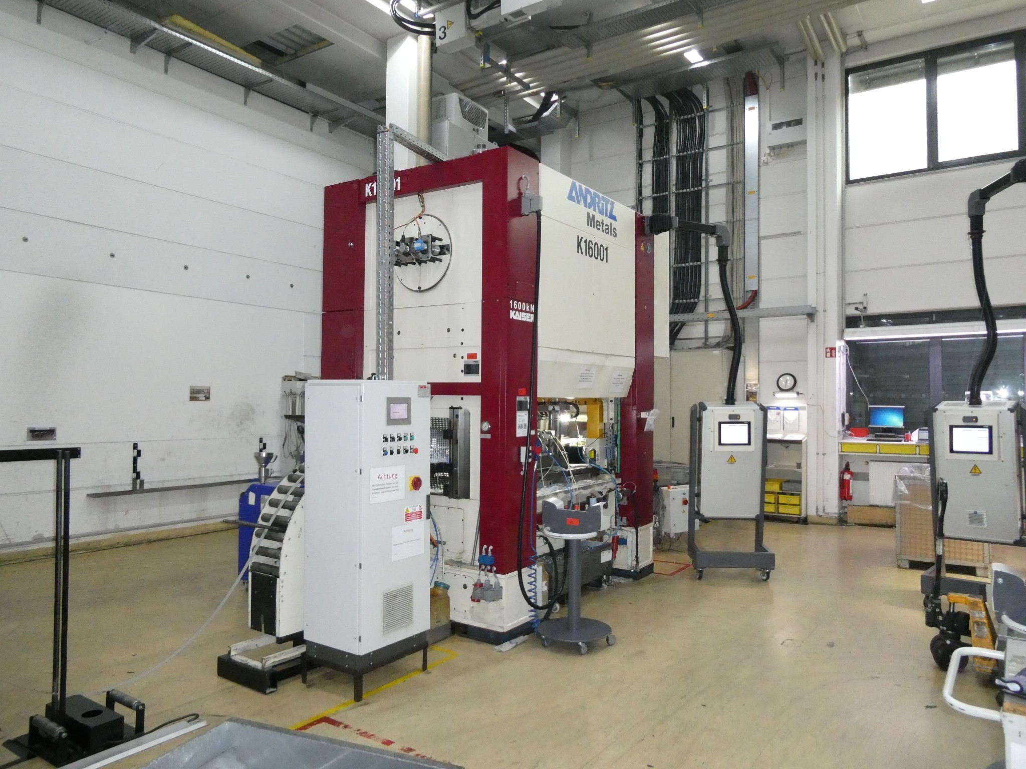 2 online aukce nářadí, děrovacích strojů a periferií-1