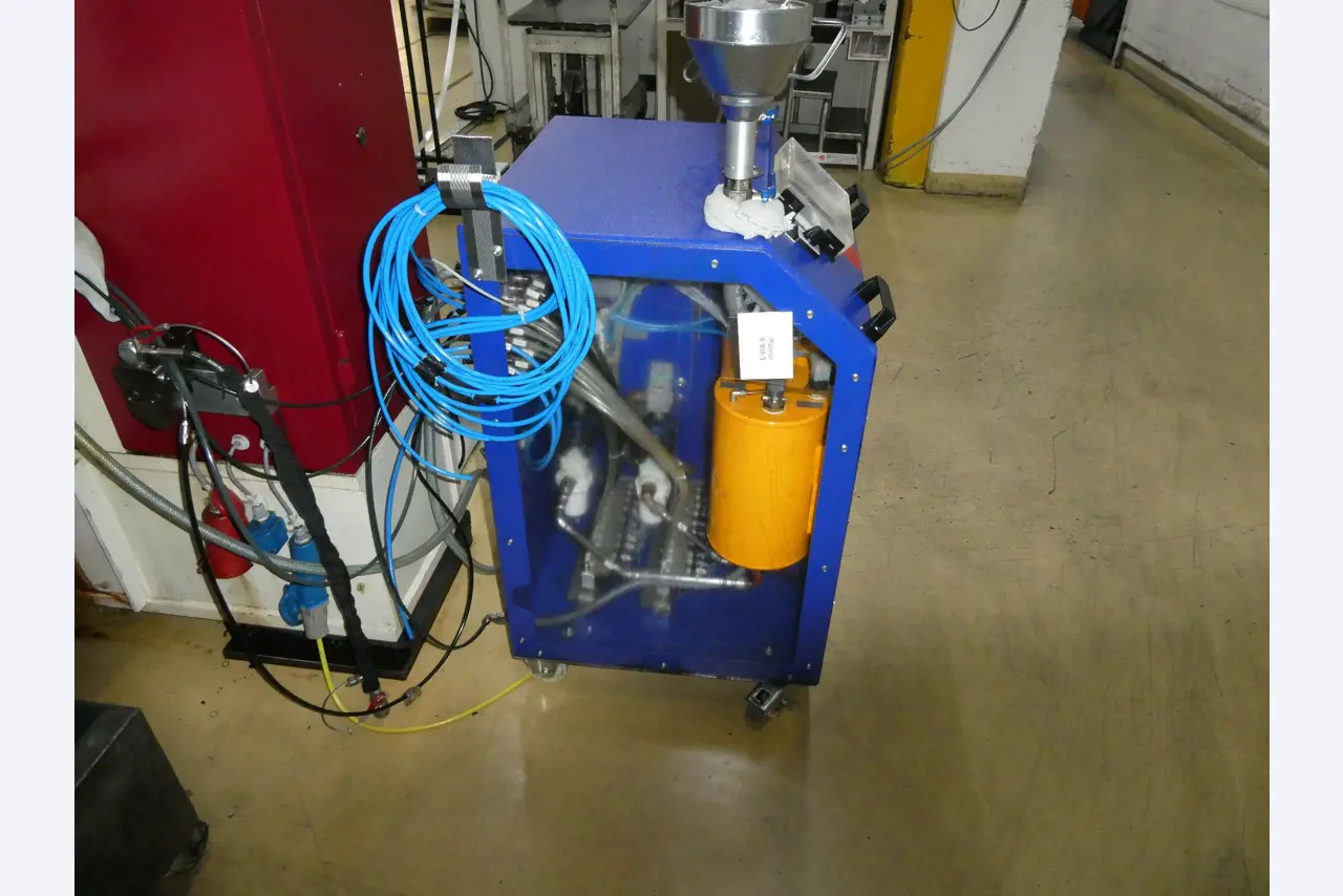 2 Online auctions of tools, punching machines and peripherals-20