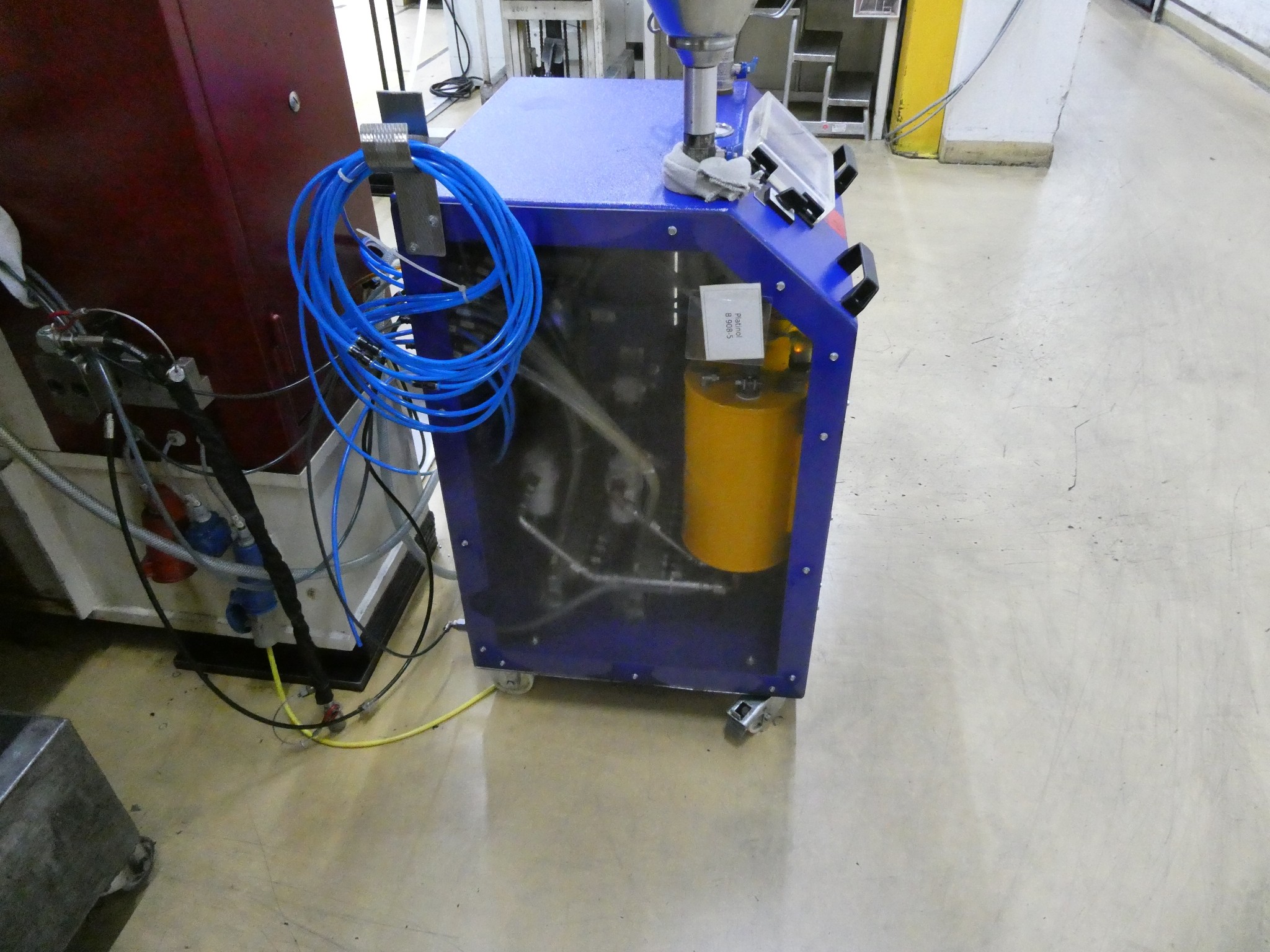 2 online aukce nářadí, děrovacích strojů a periferií-21