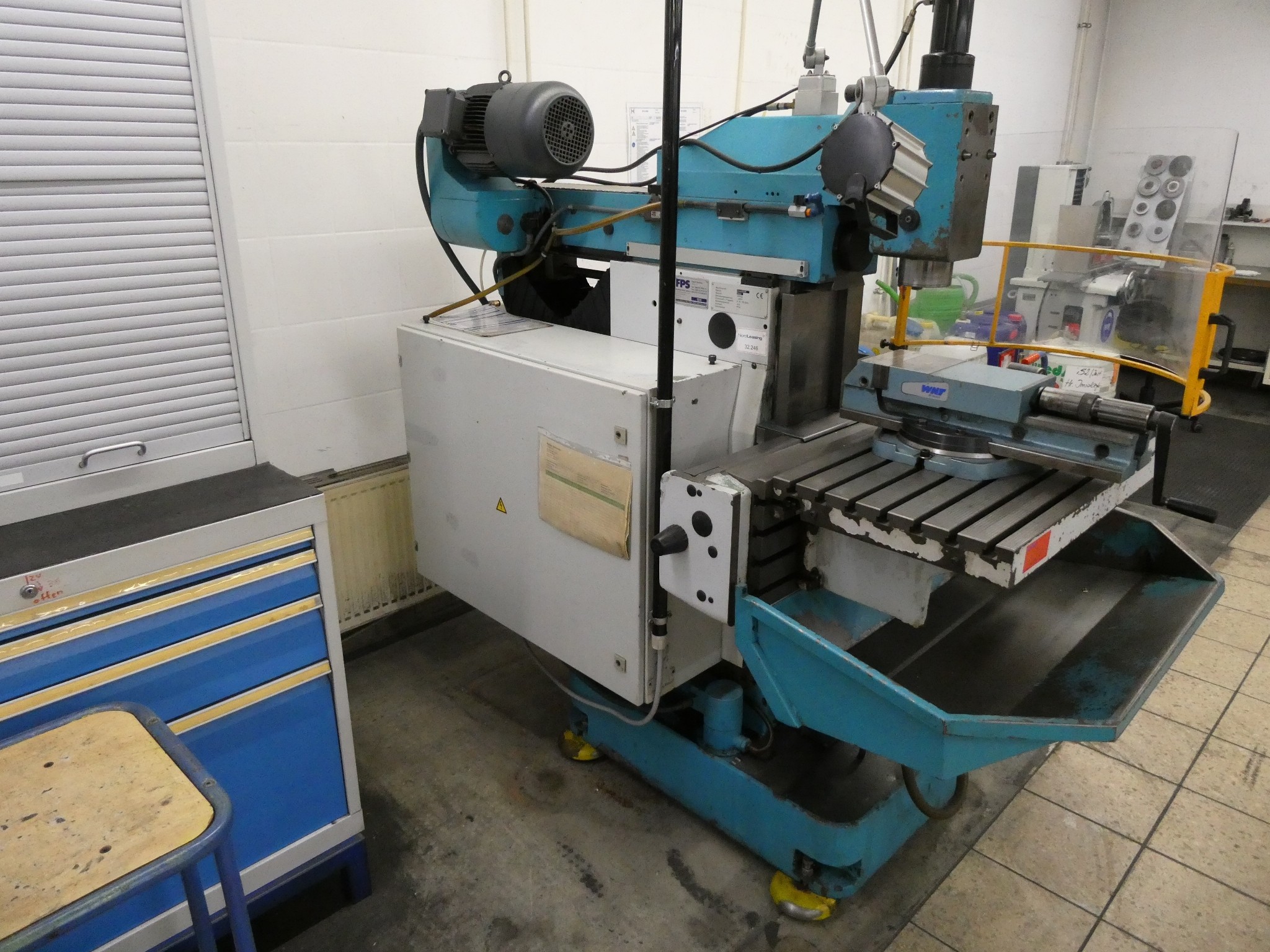 2 aukcje internetowe narzędzi, wykrawarek i urządzeń peryferyjnych-2