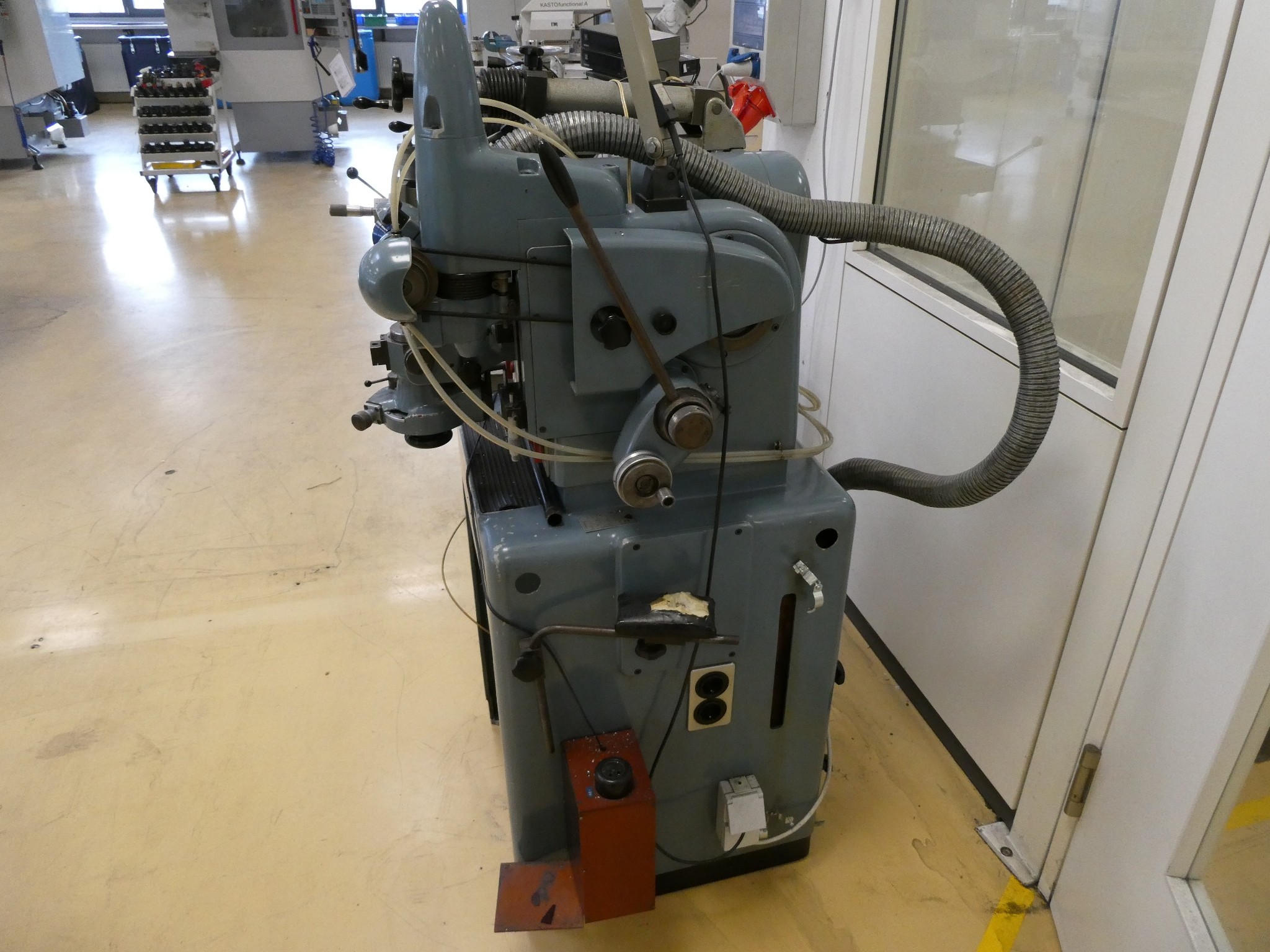 2 aukcje internetowe narzędzi, wykrawarek i urządzeń peryferyjnych-4