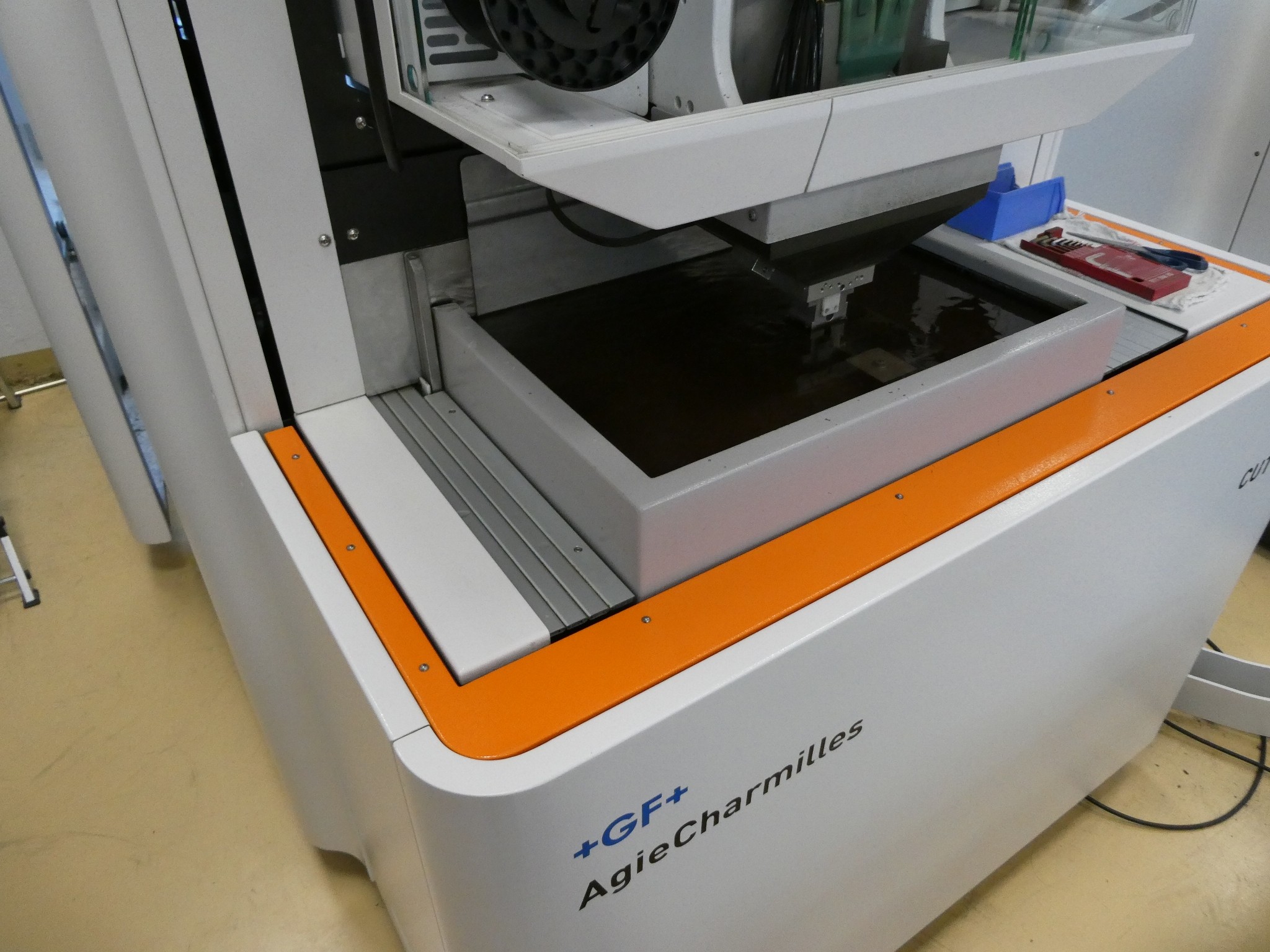 2 online aukce nářadí, děrovacích strojů a periferií-3