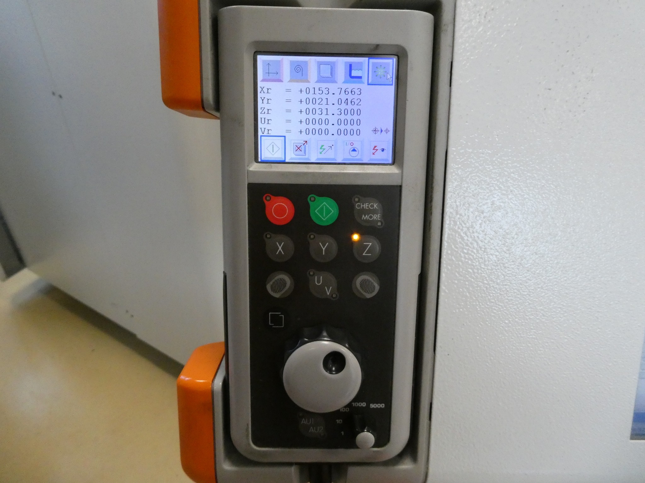 2 online aukce nářadí, děrovacích strojů a periferií-6