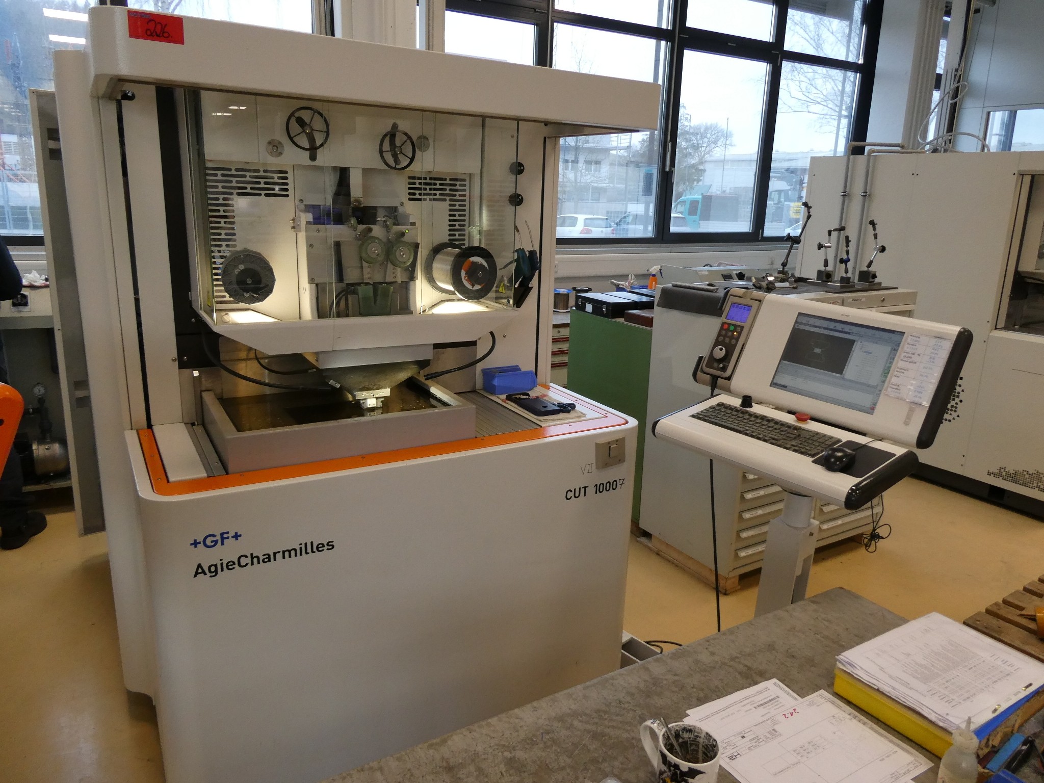 2 online aukce nářadí, děrovacích strojů a periferií-1