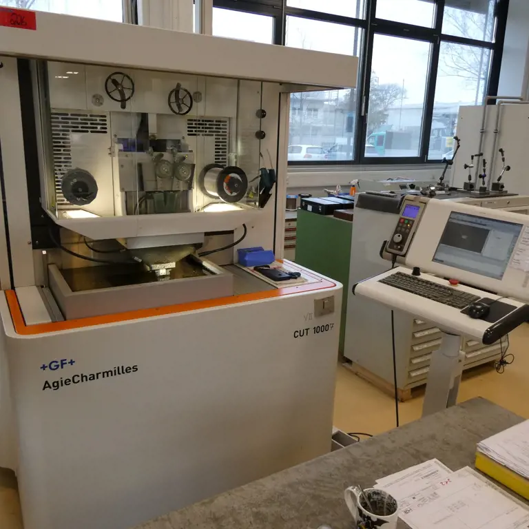 Draadvonkmachine - Gunning onder voorbehoud AGIE CUT 1000