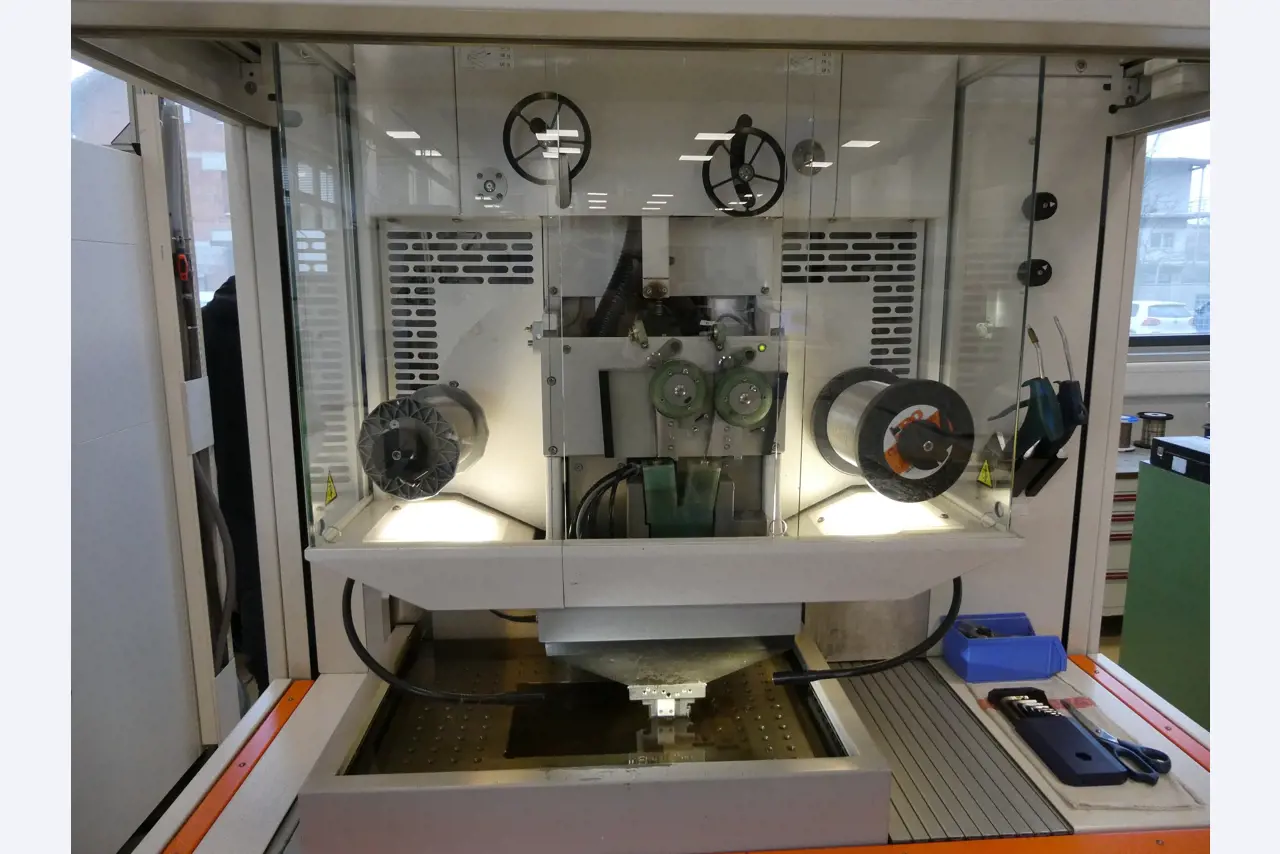 2 Online auctions of tools, punching machines and peripherals-4