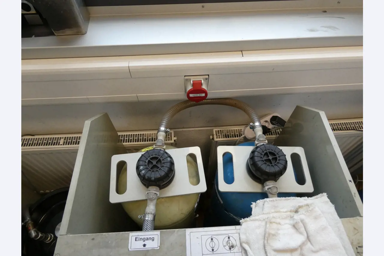 2 Online auctions of tools, punching machines and peripherals-8