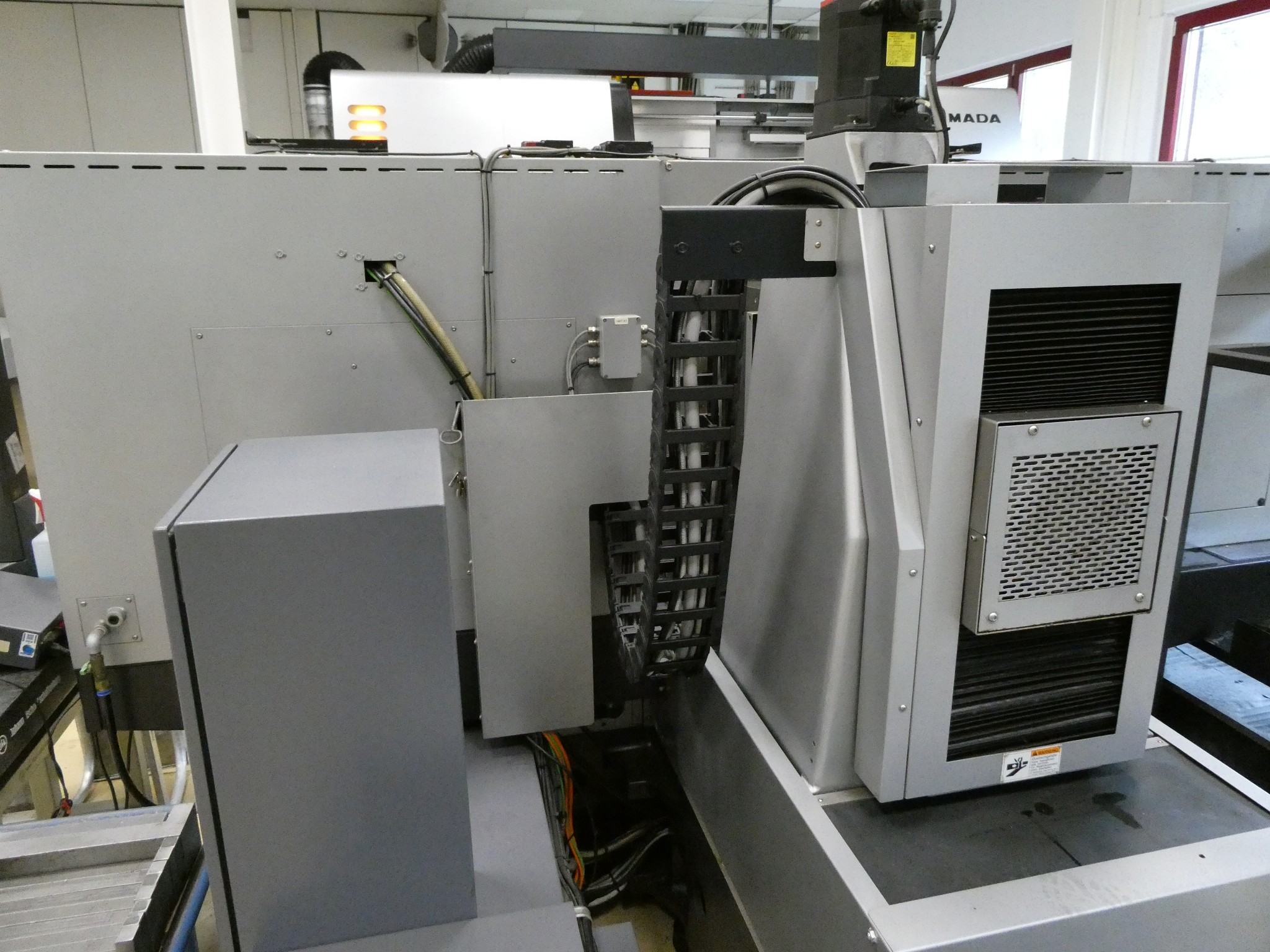 2 aukcje internetowe narzędzi, wykrawarek i urządzeń peryferyjnych-10