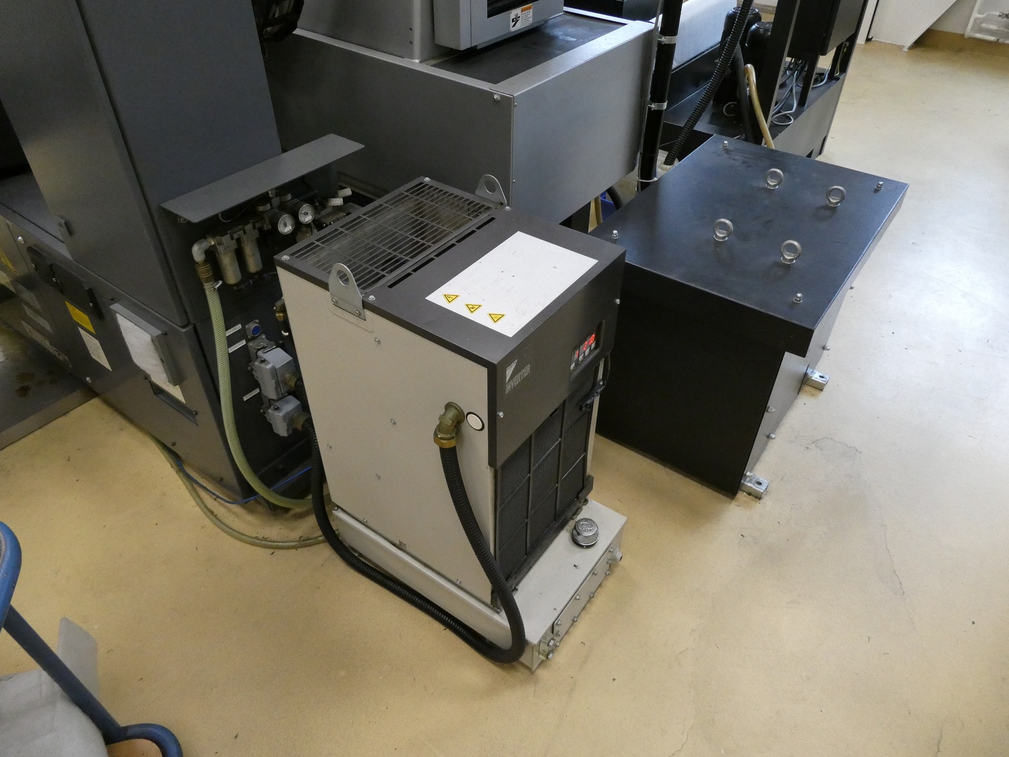 2 aukcje internetowe narzędzi, wykrawarek i urządzeń peryferyjnych-11