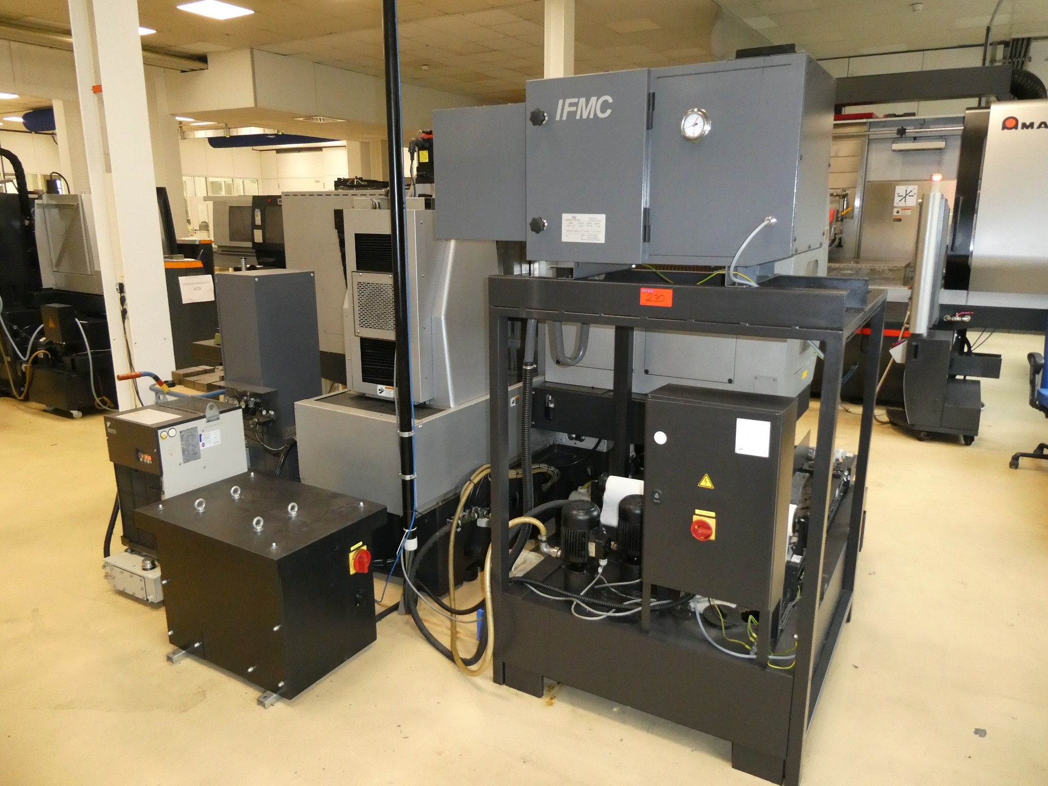 2 aukcje internetowe narzędzi, wykrawarek i urządzeń peryferyjnych-2