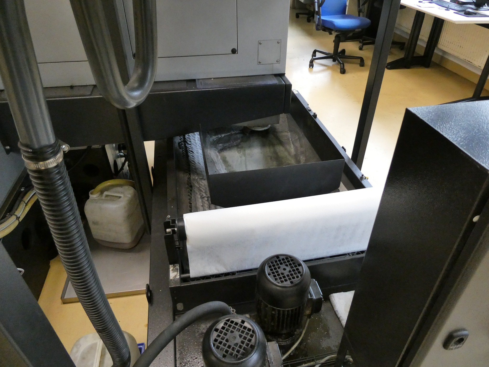 2 aukcje internetowe narzędzi, wykrawarek i urządzeń peryferyjnych-9