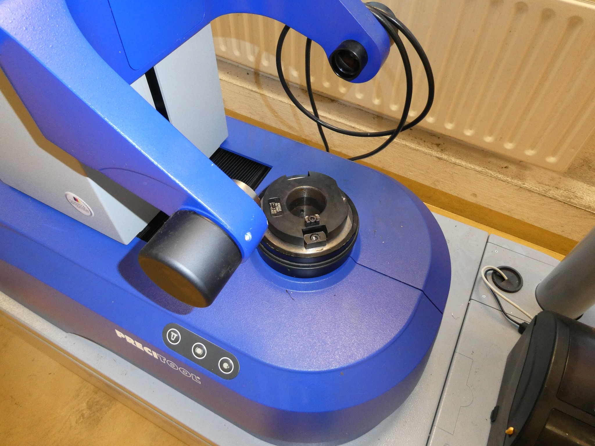 2 aukcje internetowe narzędzi, wykrawarek i urządzeń peryferyjnych-2