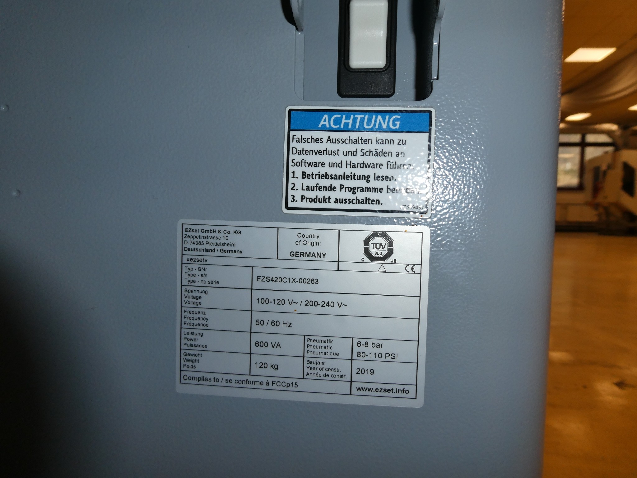 2 aukcje internetowe narzędzi, wykrawarek i urządzeń peryferyjnych-3