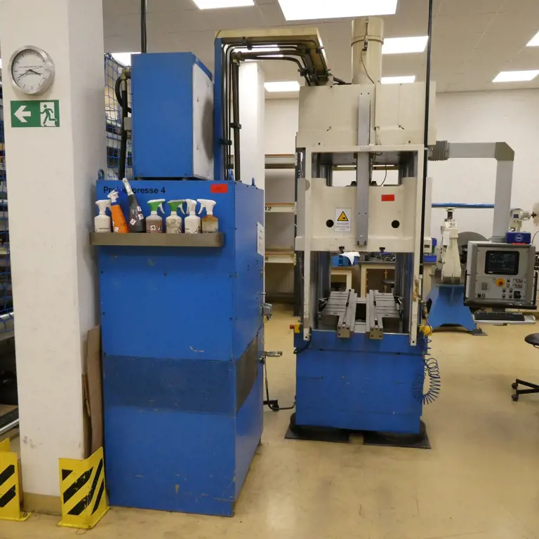Hydraulische pers met 4 kolommen - Toeslag onder reserve RASTER GHP160H/K-5S0