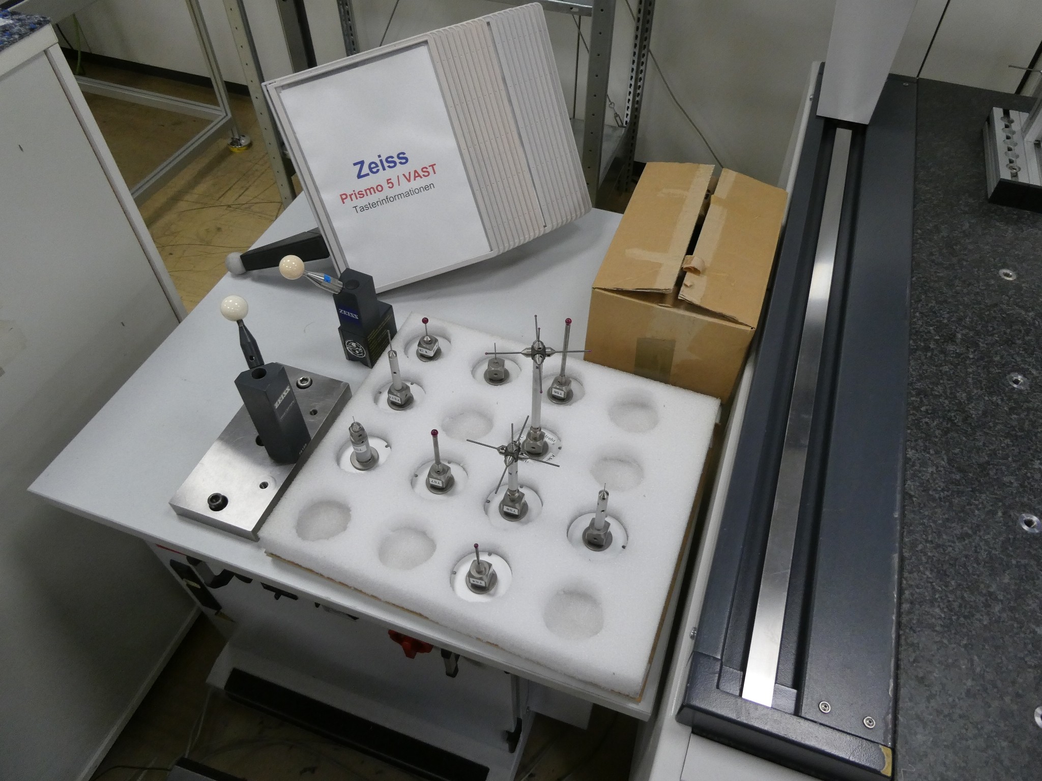 2 aukcje internetowe narzędzi, wykrawarek i urządzeń peryferyjnych-10