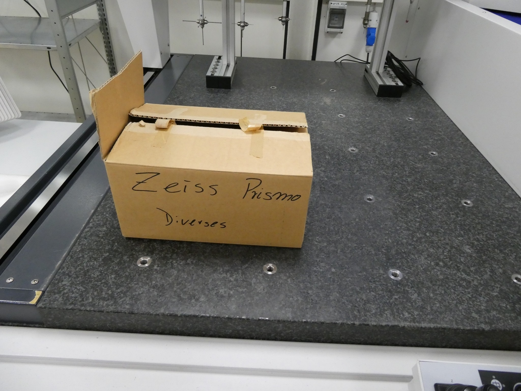 2 aukcje internetowe narzędzi, wykrawarek i urządzeń peryferyjnych-13