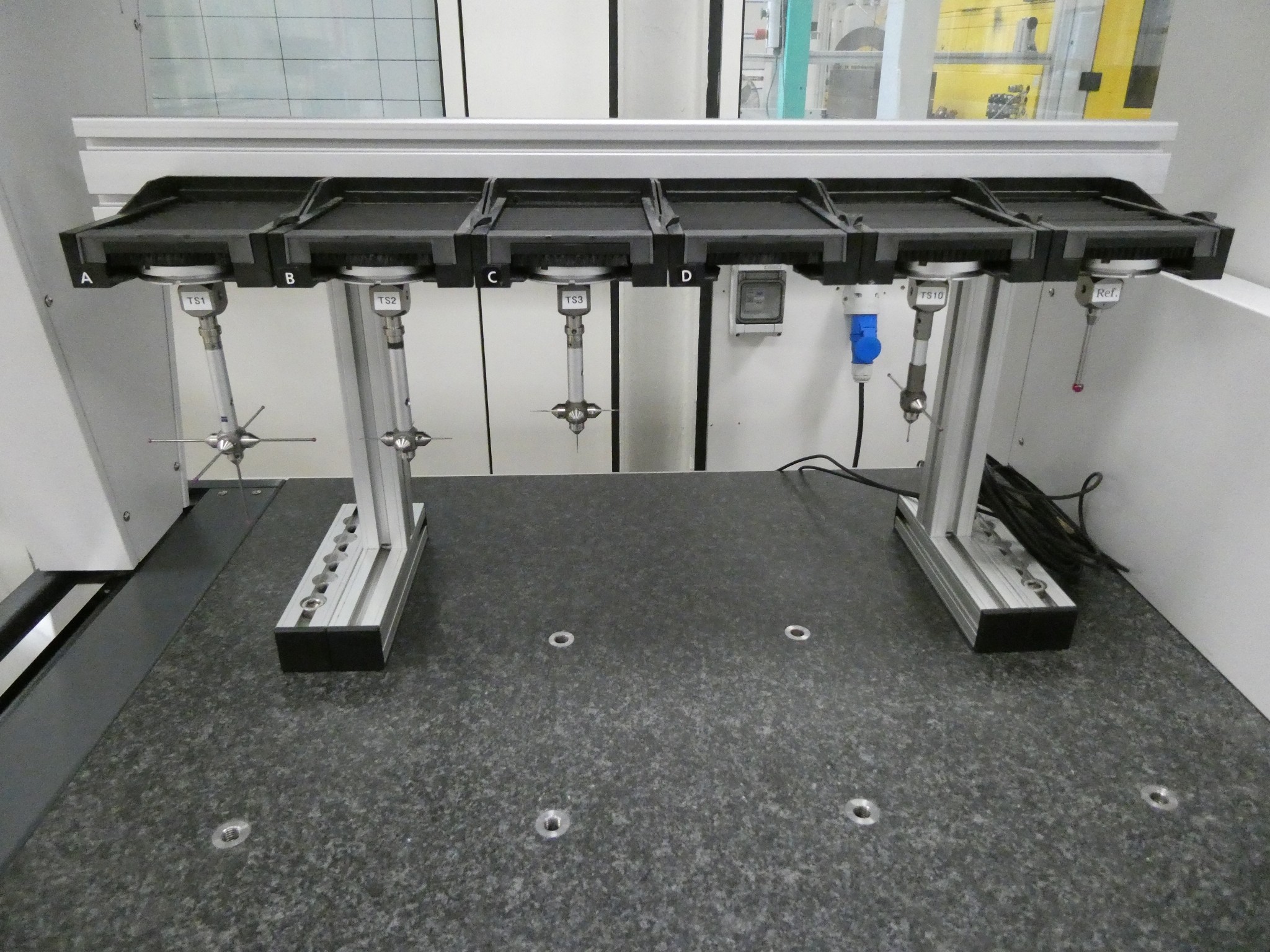 2 aukcje internetowe narzędzi, wykrawarek i urządzeń peryferyjnych-6