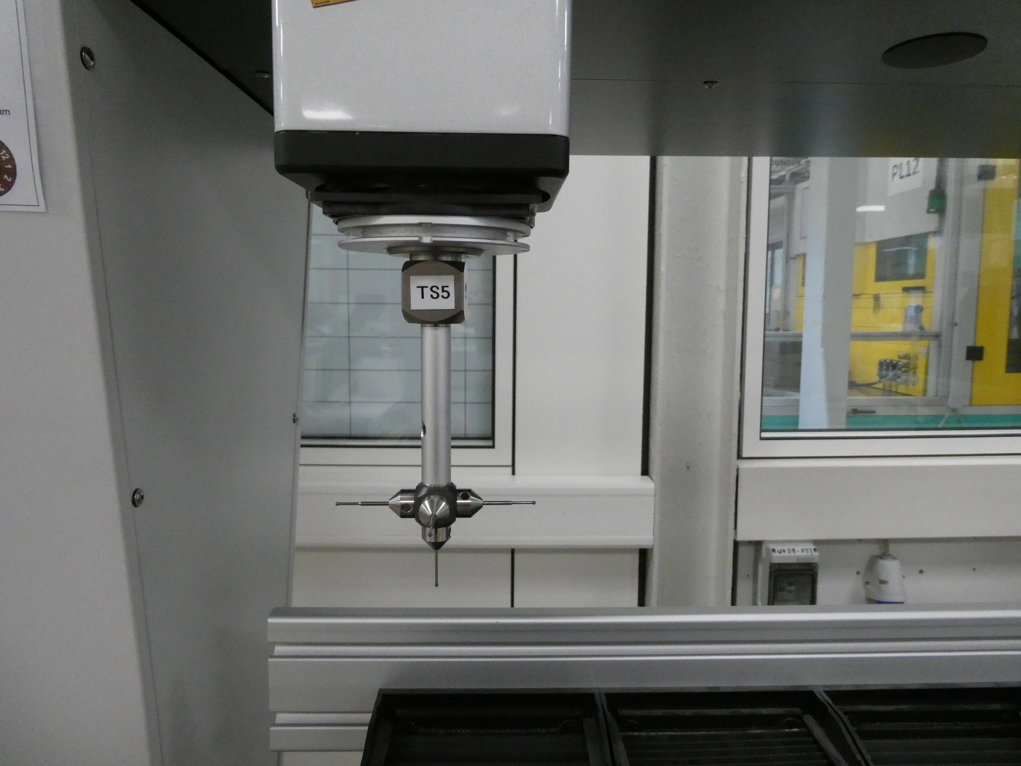 2 aukcje internetowe narzędzi, wykrawarek i urządzeń peryferyjnych-7