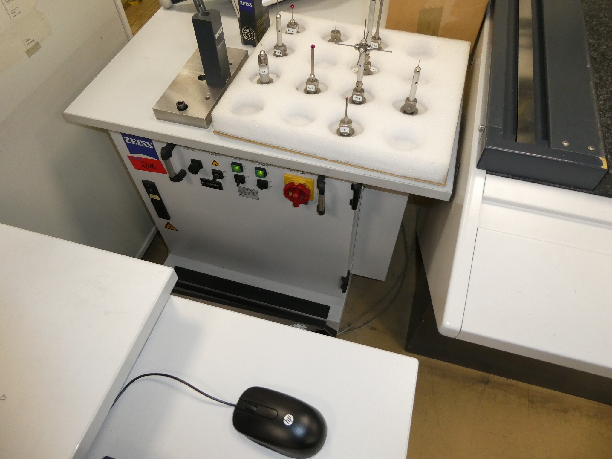 2 aukcje internetowe narzędzi, wykrawarek i urządzeń peryferyjnych-8